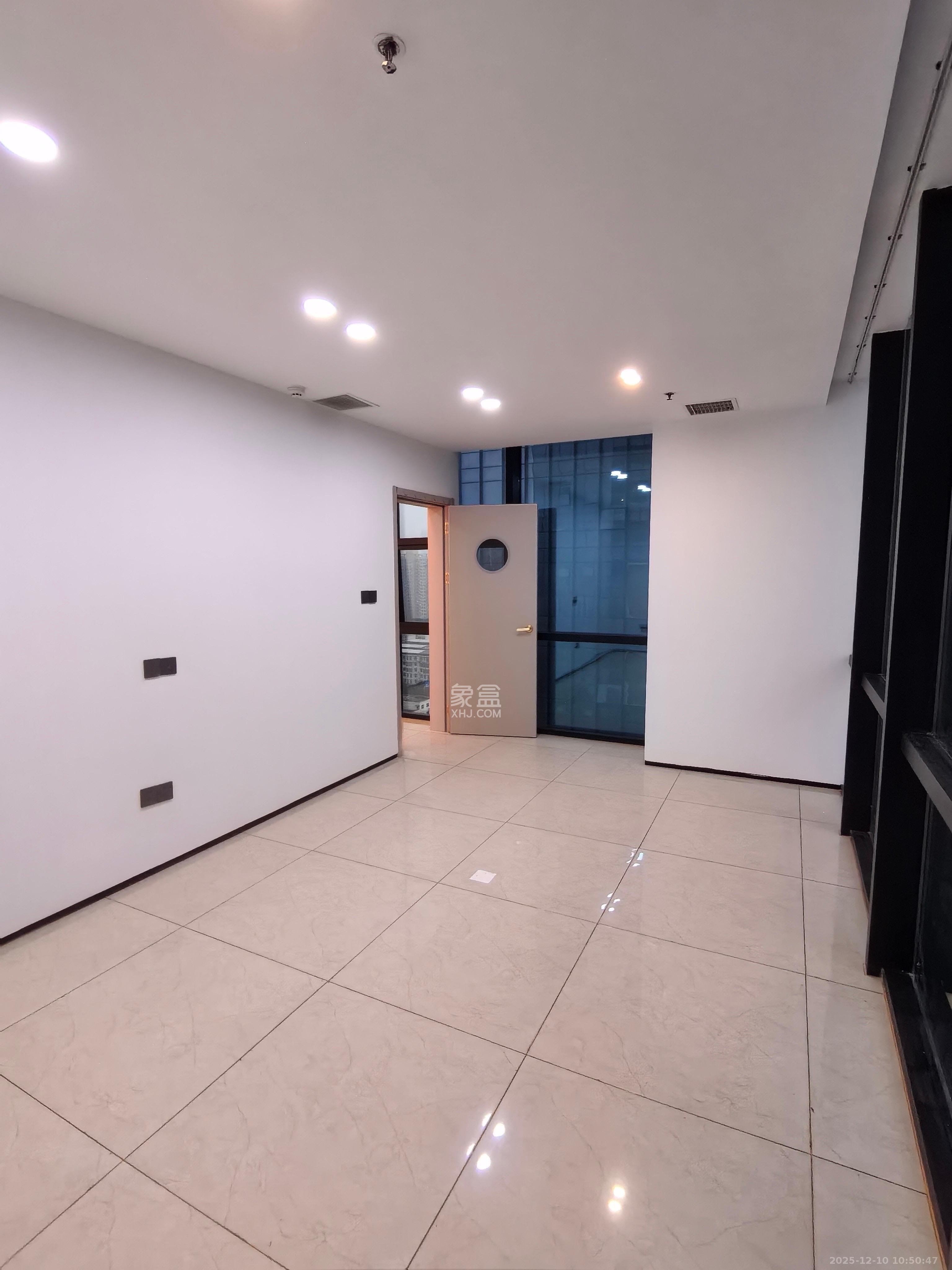 东盈商业广场（华泉城市广场）   200.0㎡      9500.0元/月室内图