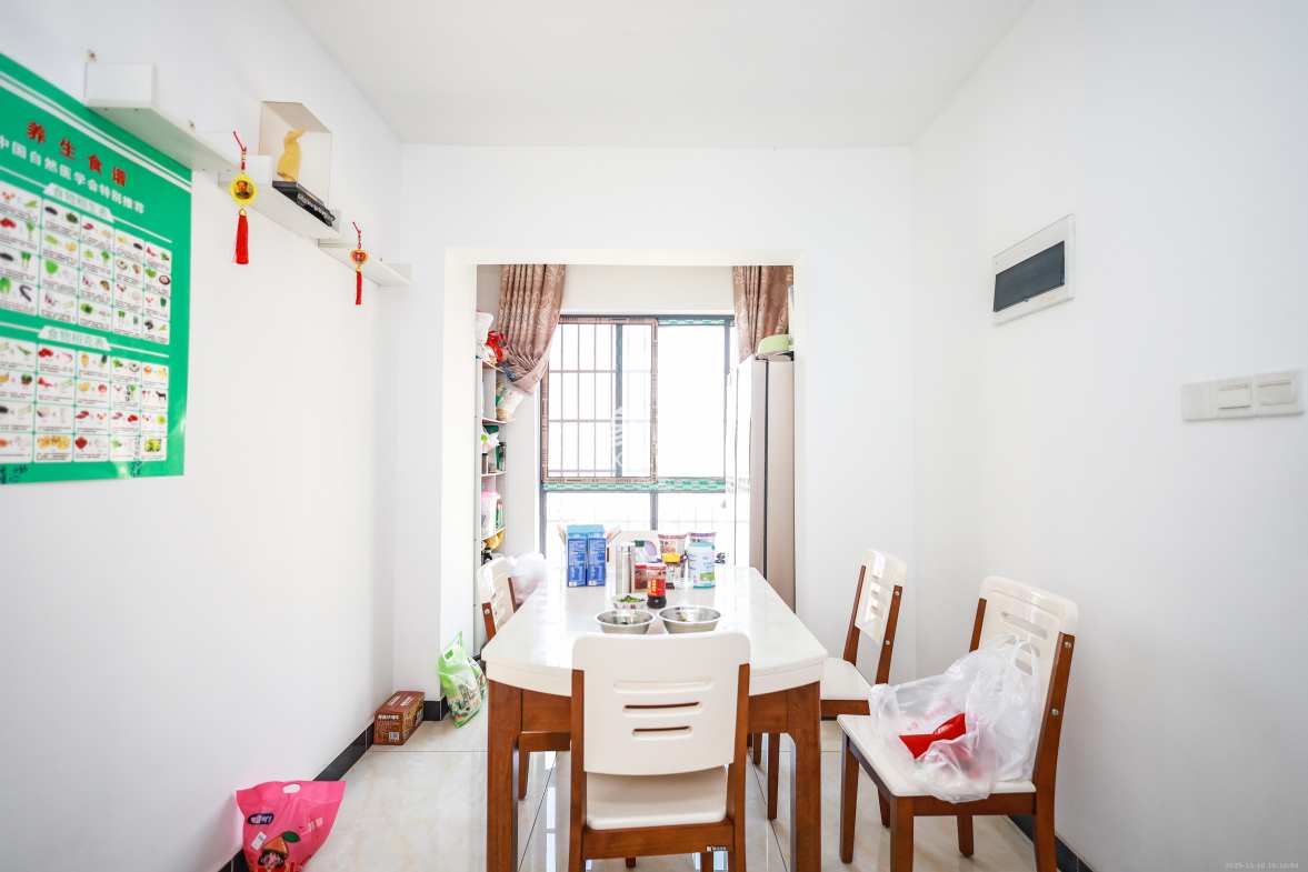 天麓尚层 3室2厅2卫 70.0万 天麓尚层 3室2厅2卫 70.0万客厅