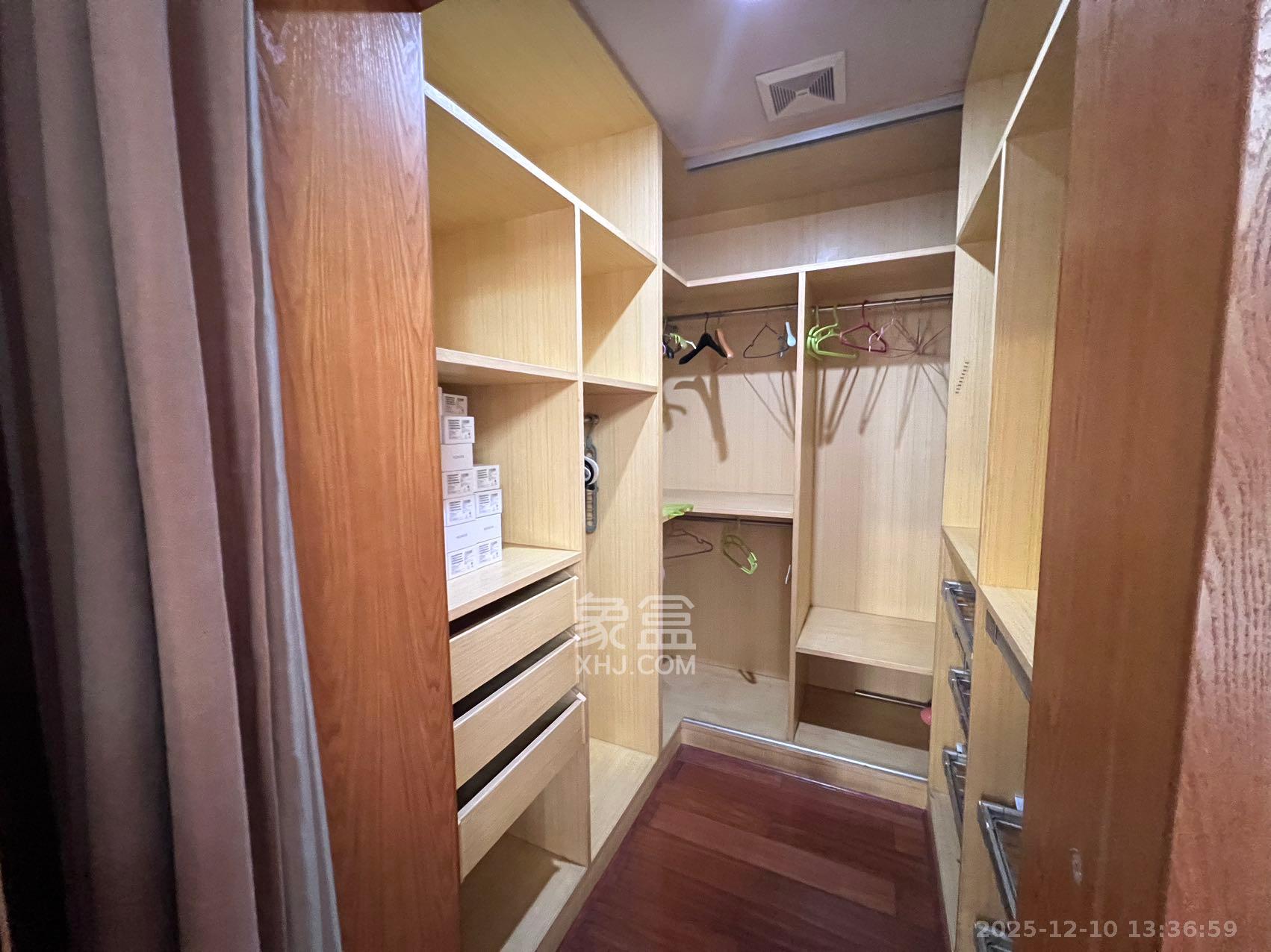 曙光泊岸  4室2厅2卫    4500.0元/月室内图