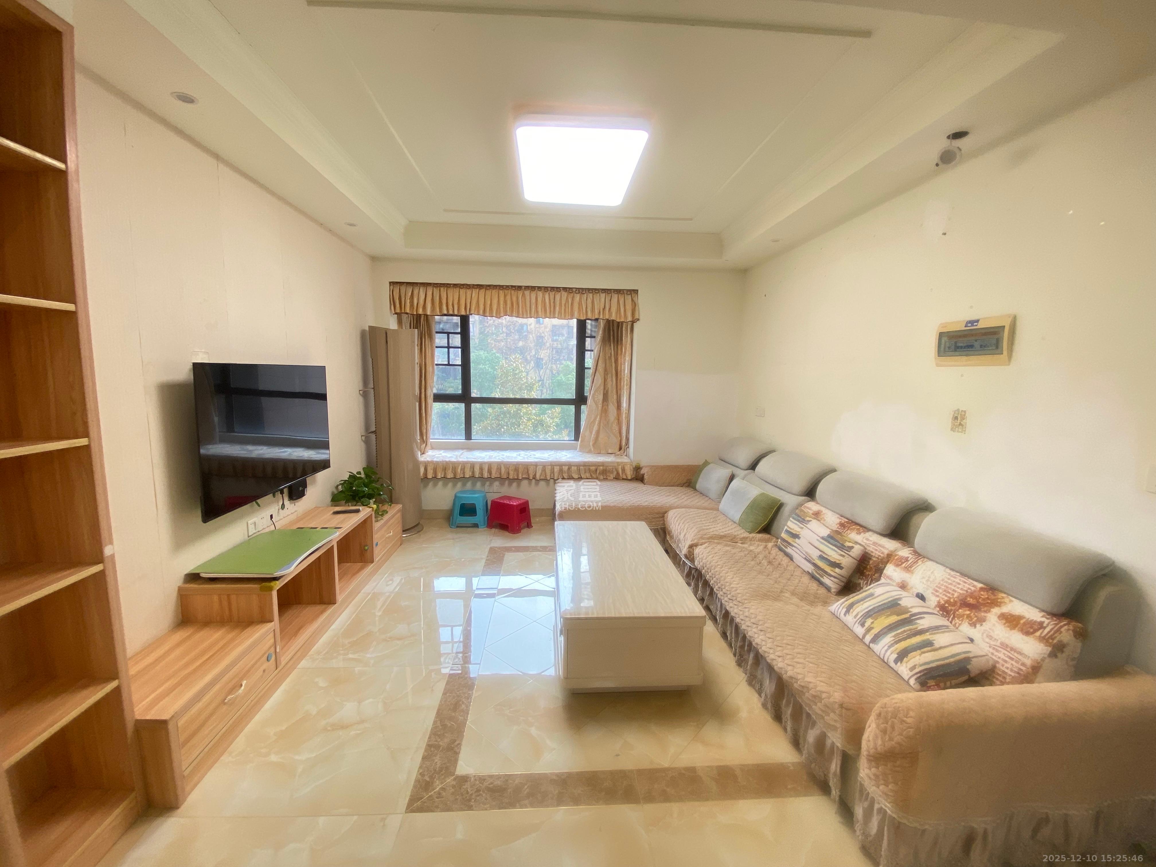 山语城二期  3室2厅1卫    2000.0元/月