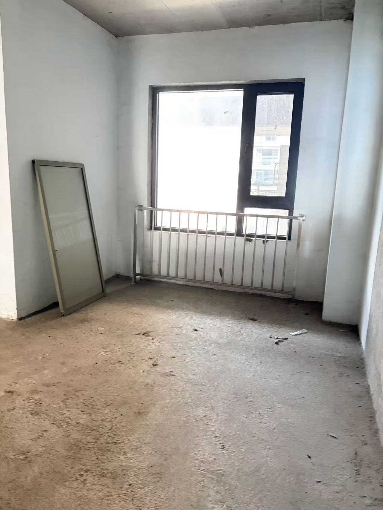 国贸前海湾  4室2厅2卫    75.0万