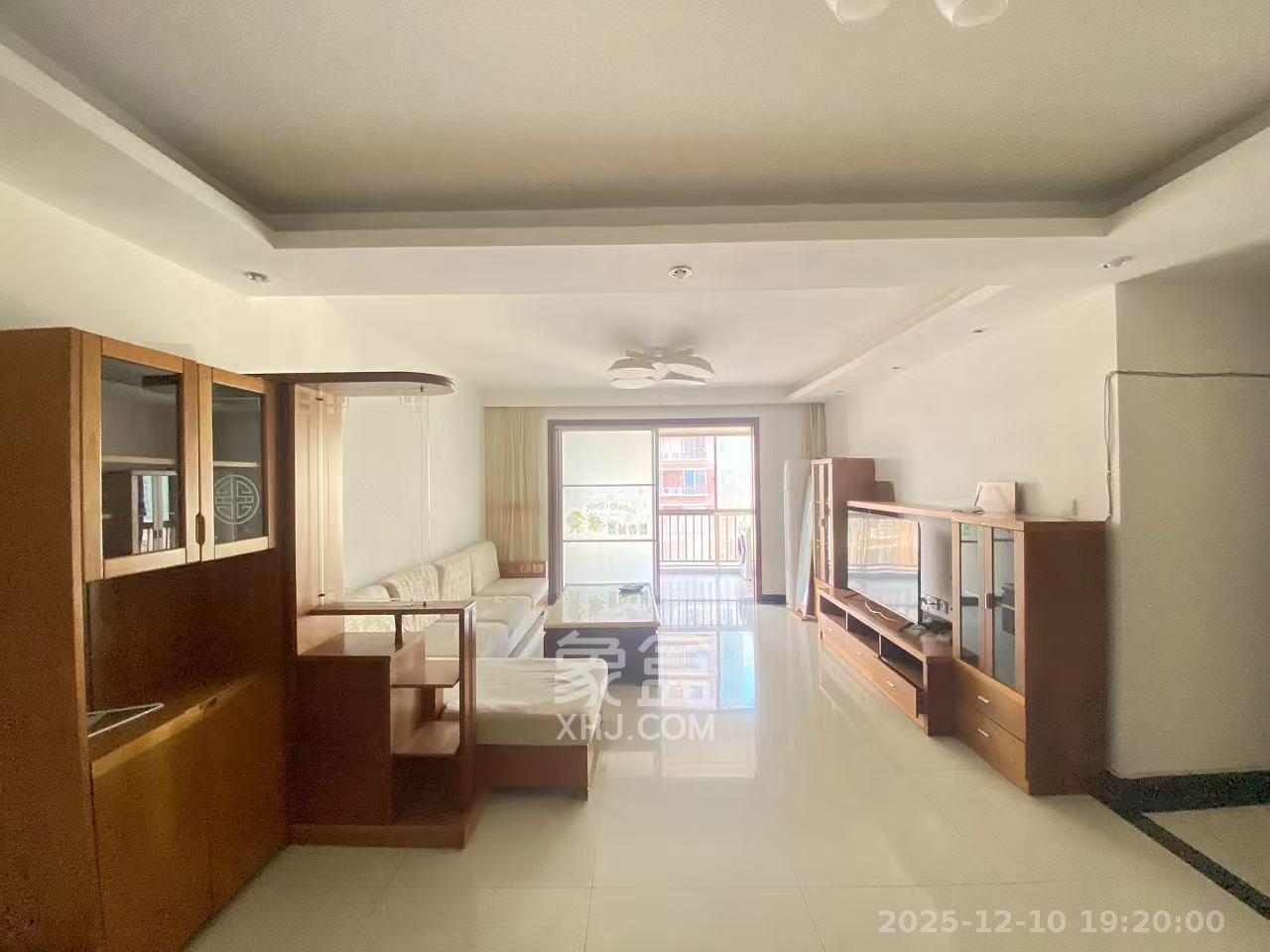 中天枫景园  3室2厅1卫    5700.0元/月