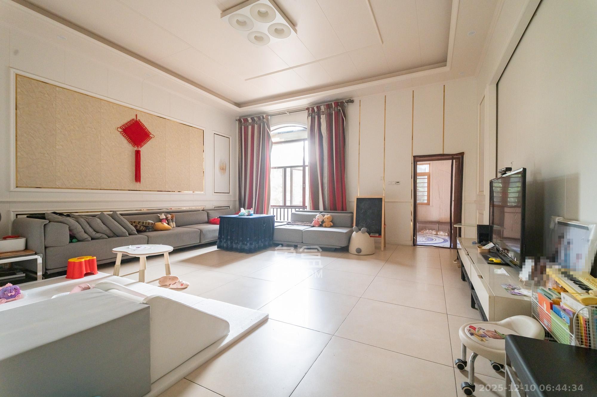 鹏基诺亚山林  6室3厅5卫    618.0万