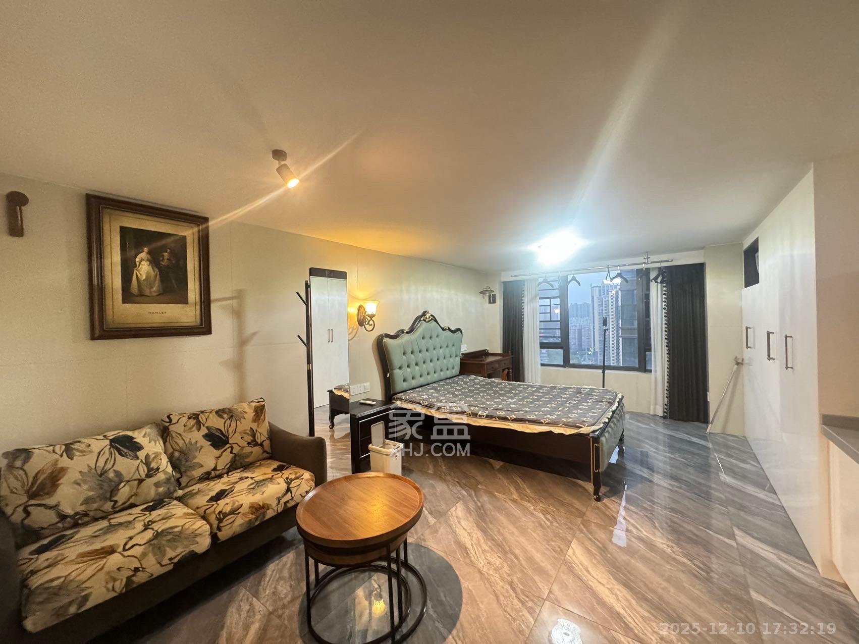 世茂璀璨天城公寓  1室1厅1卫    1500.0元/月