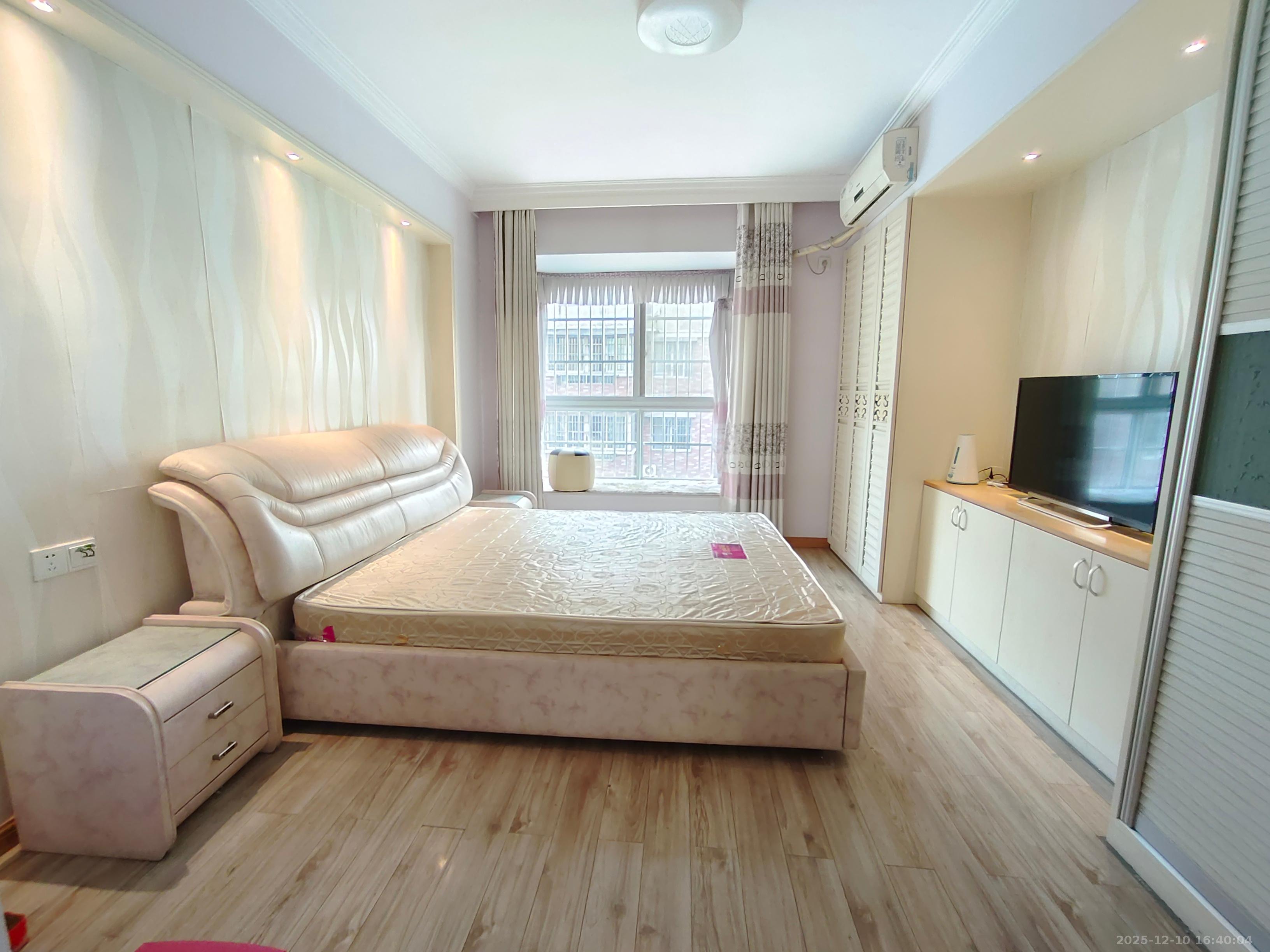 熹悦花都  4室2厅2卫    1500.0元/月室内图