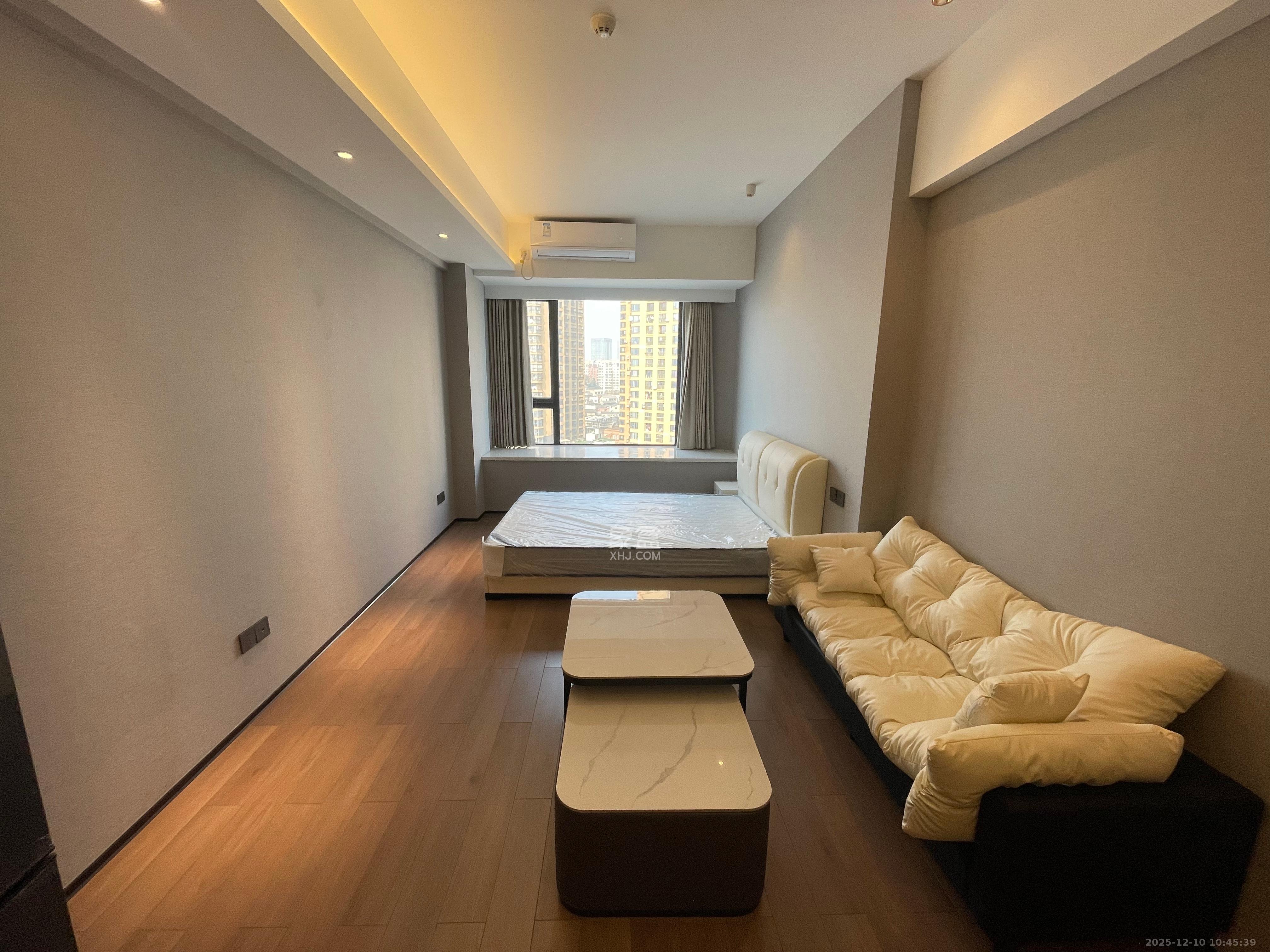 绿地中央广场  1室1厅1卫    1500.0元/月室内图1