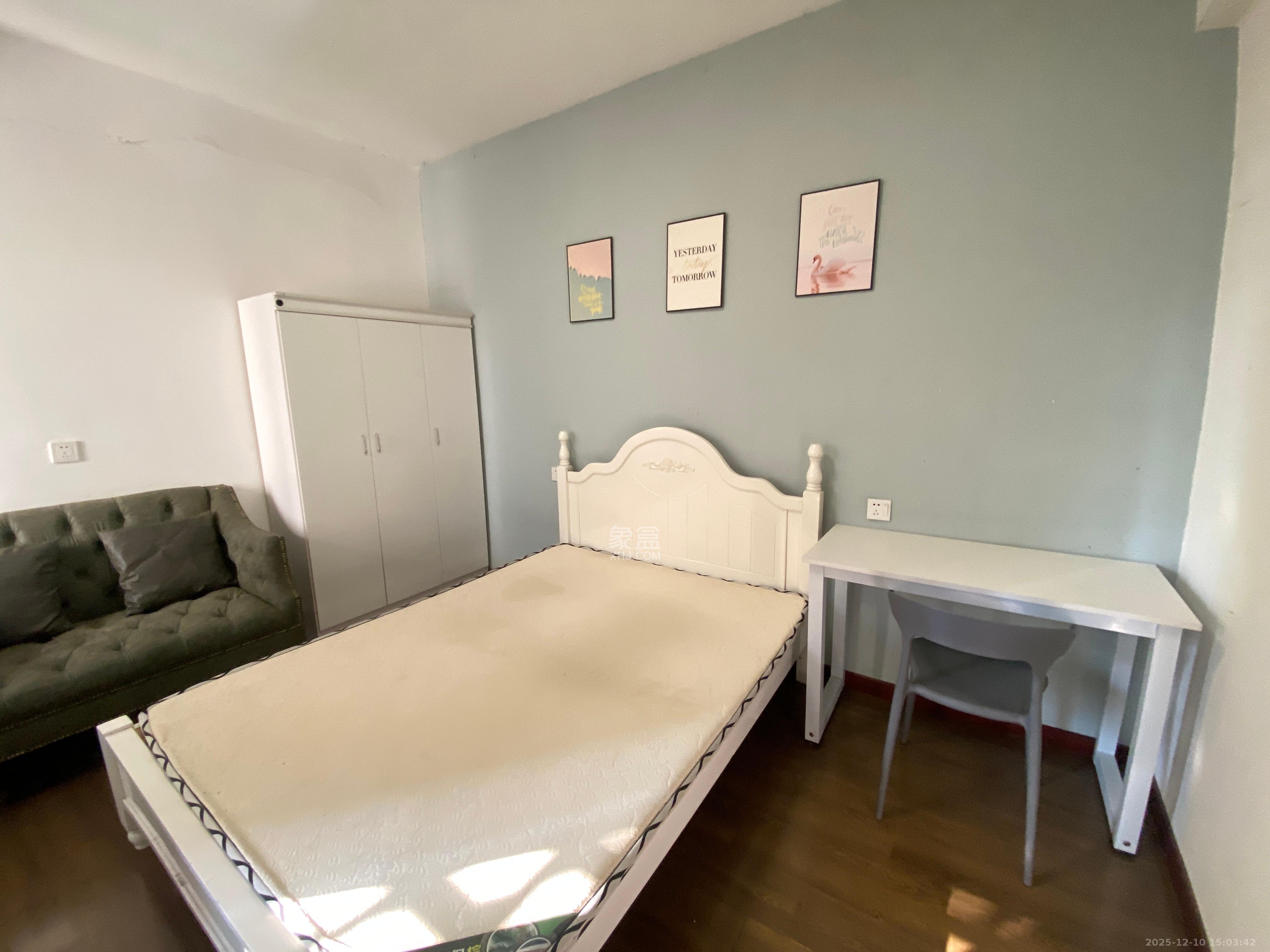 蓝山郡  1室2厅2卫    900.0元/月