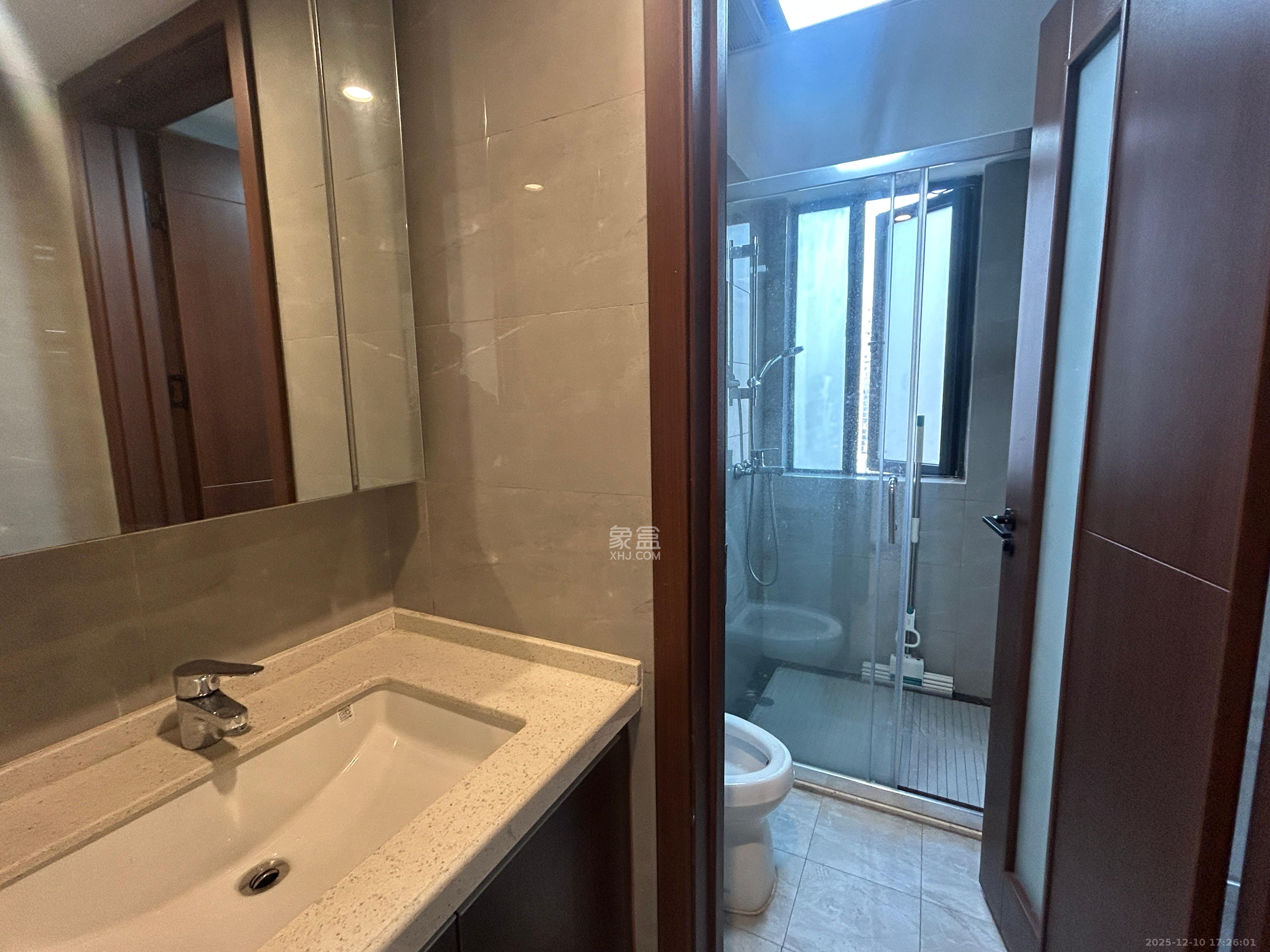 绿地长沙城际空间站（绿地新里佳苑）  4室2厅2卫    4200.0元/月