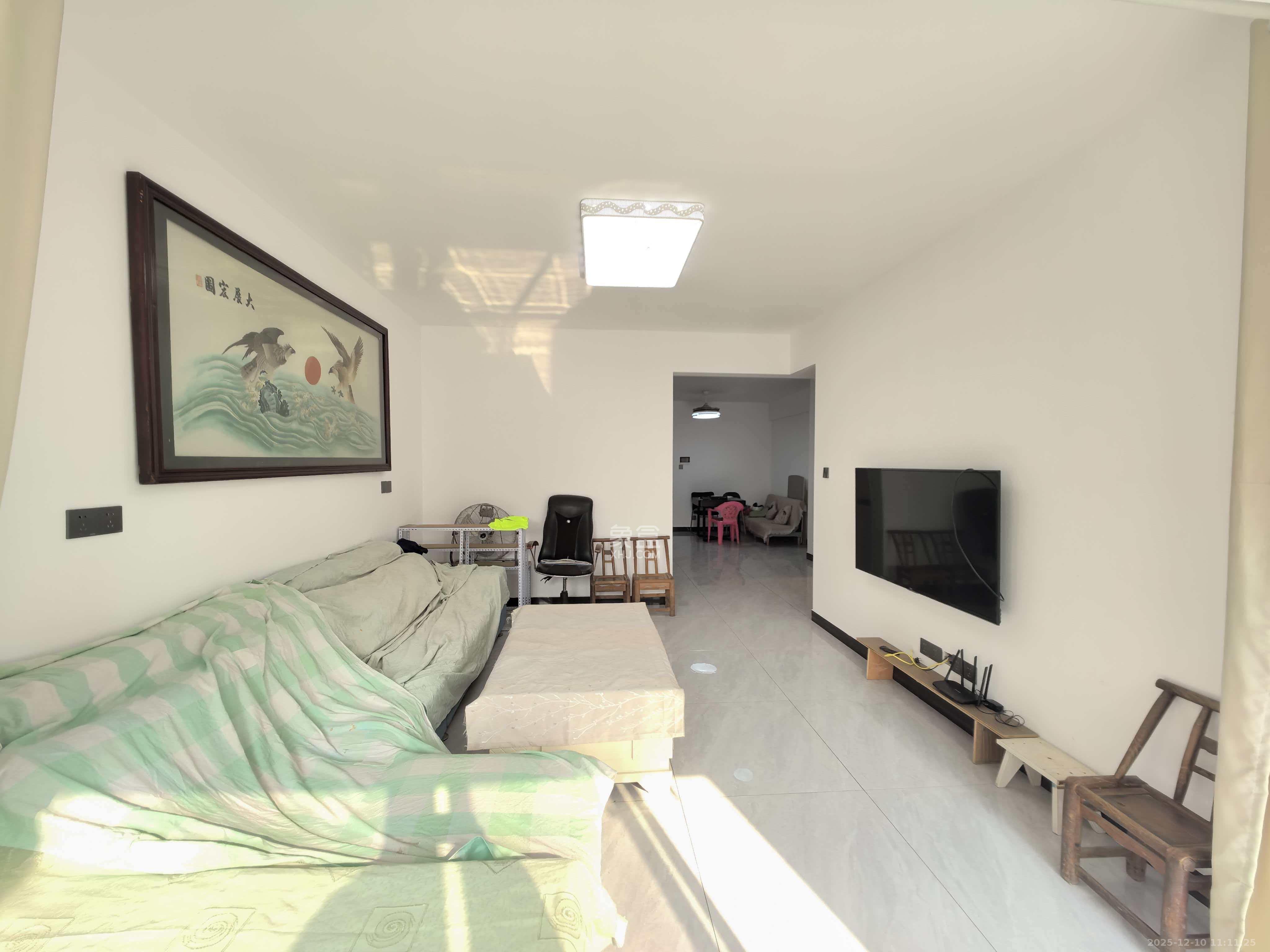 华城城市广场  3室2厅2卫    1700.0元/月