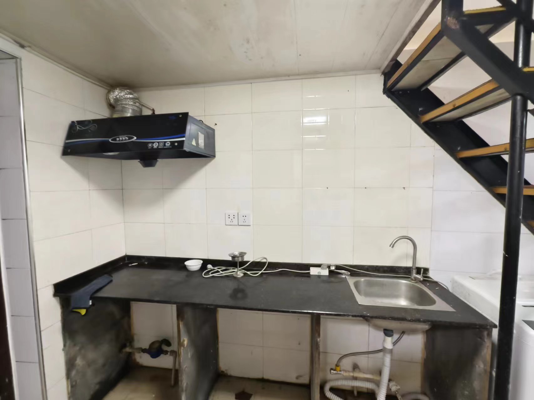 金钟大厦  1室1厅1卫    1400.0元/月