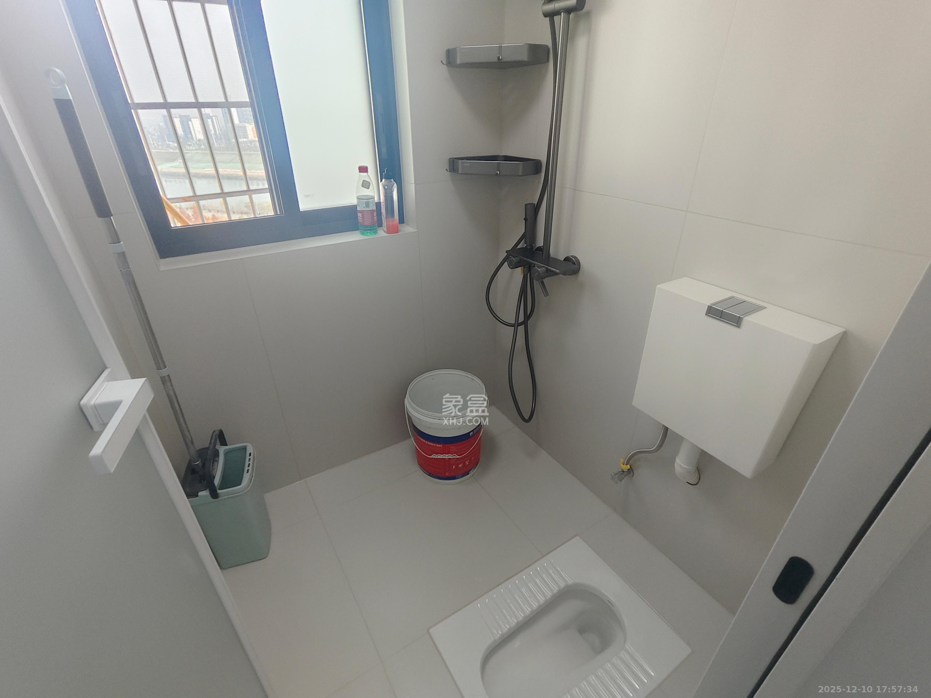 和景家园二期  3室2厅1卫    2300.0元/月室内图