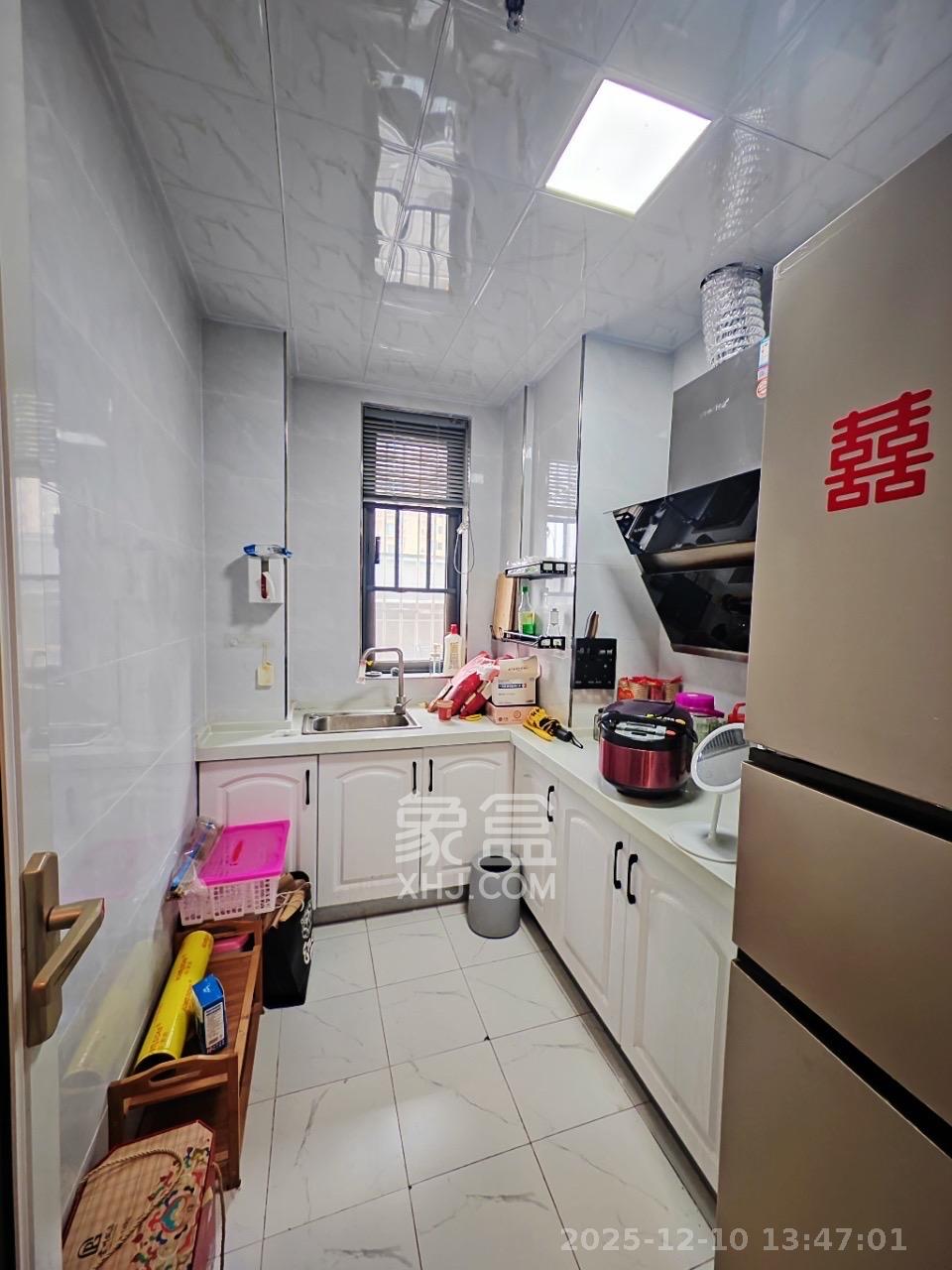 钱隆世家  1室1厅1卫    1300.0元/月