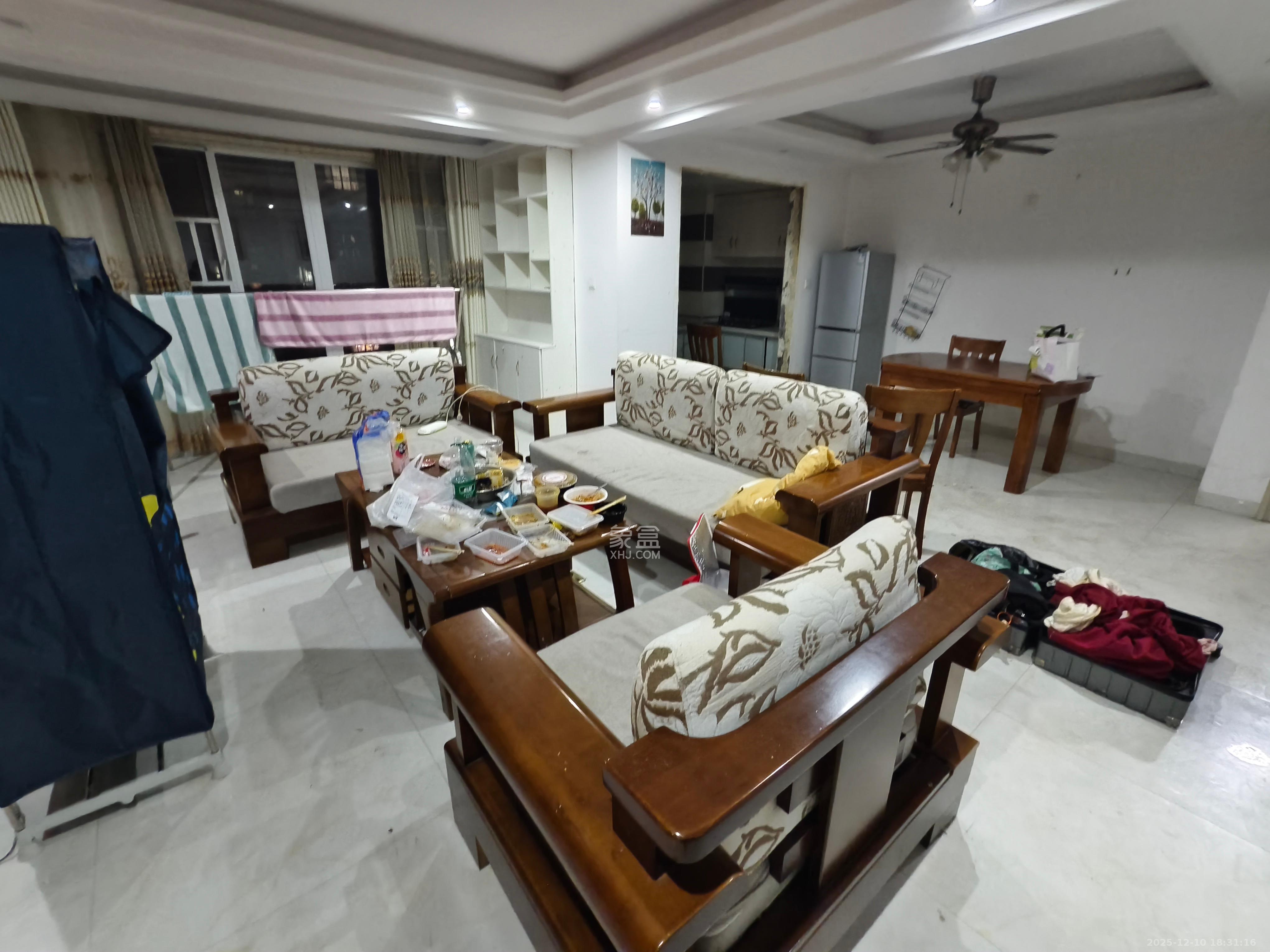 丽发新城  4室2厅2卫    2000.0元/月