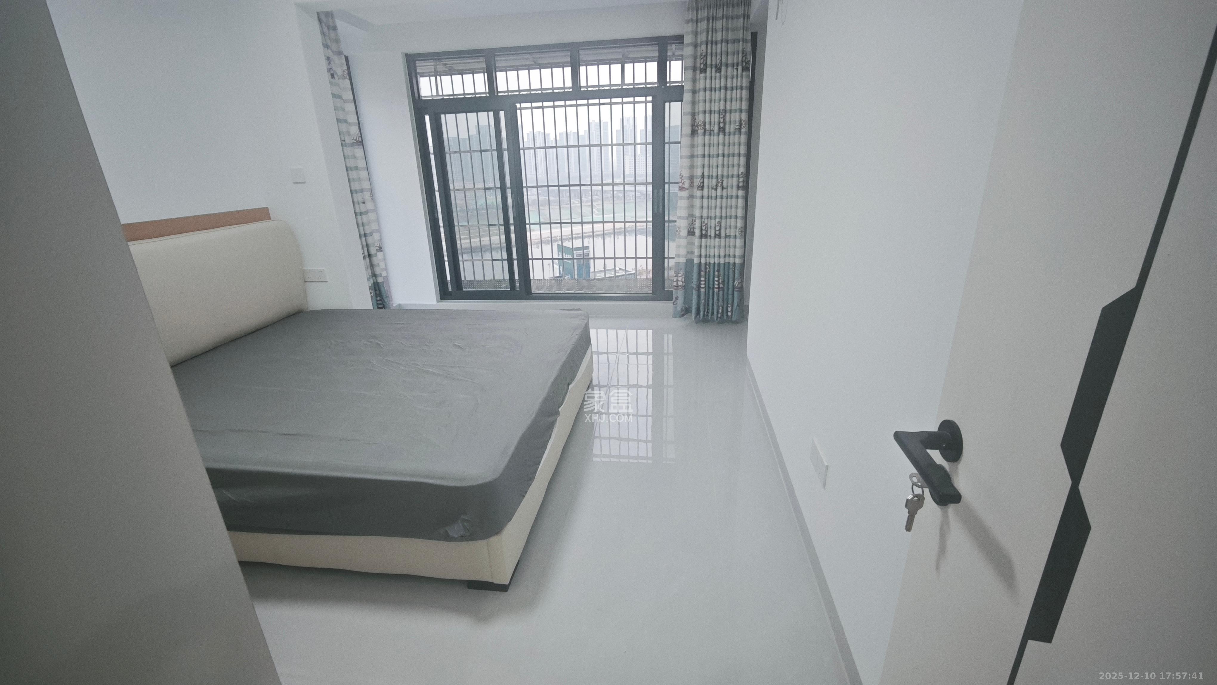 和景家园二期  3室2厅1卫    2300.0元/月室内图