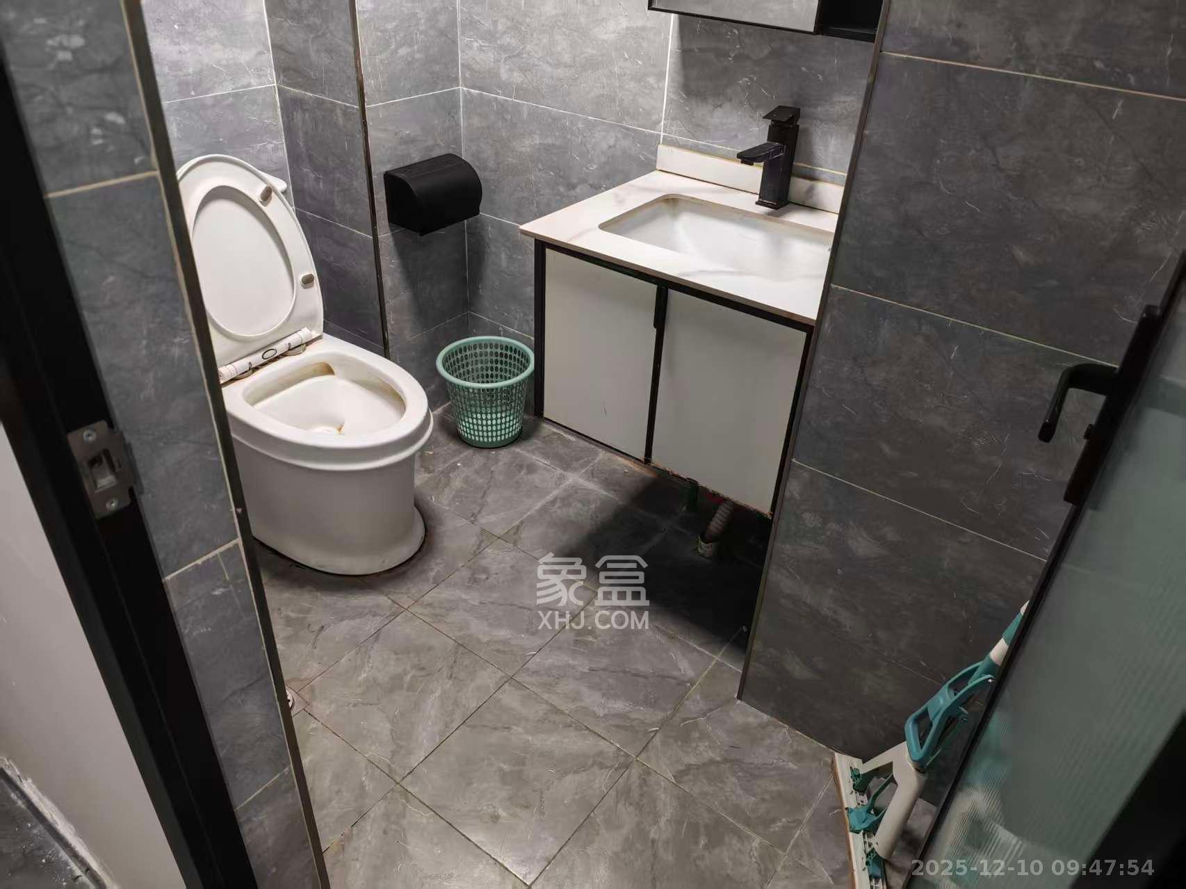 力高凤凰新天 2室1厅1卫 2200.0元/月 力高凤凰新天 2室1厅1卫 2200.0元/月室内图