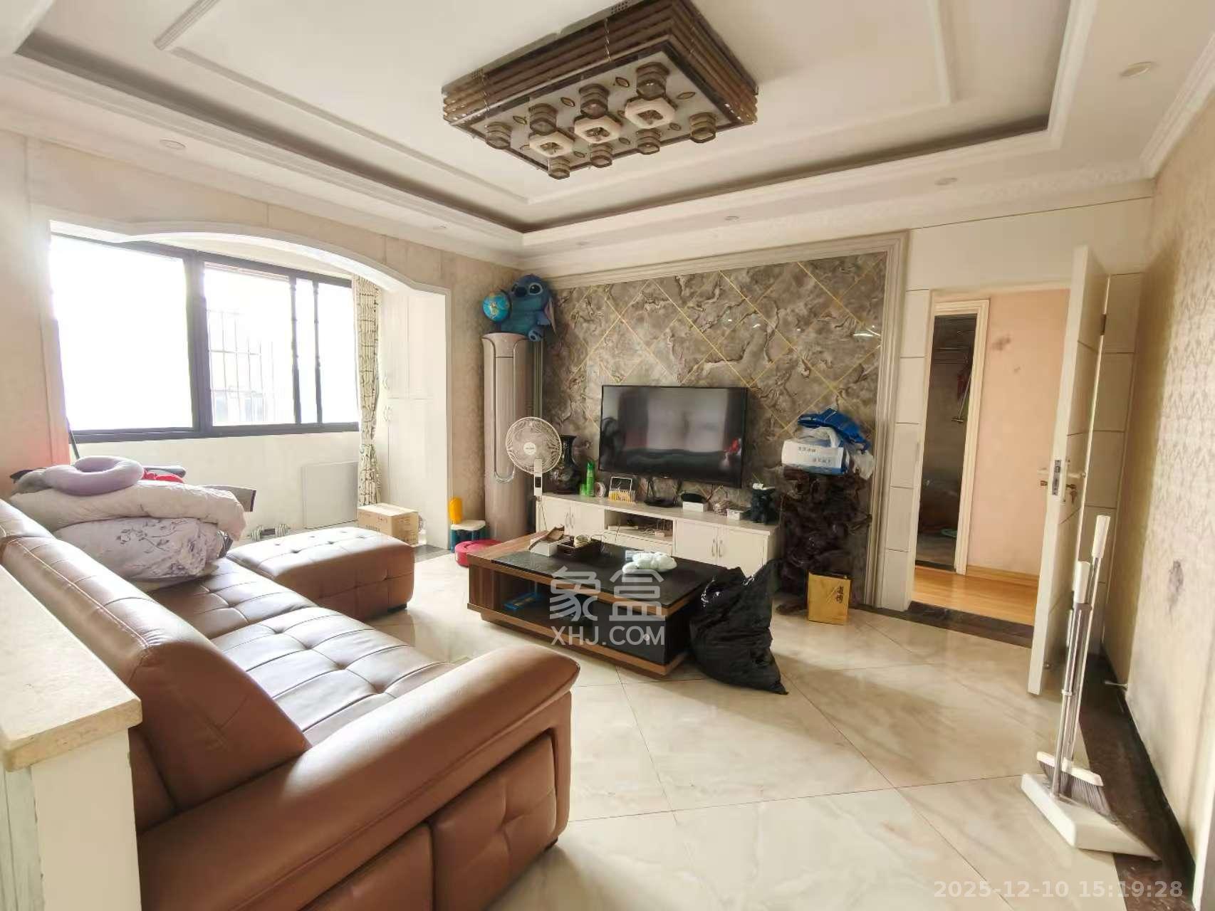 盛地春天里  4室2厅2卫    2200.0元/月