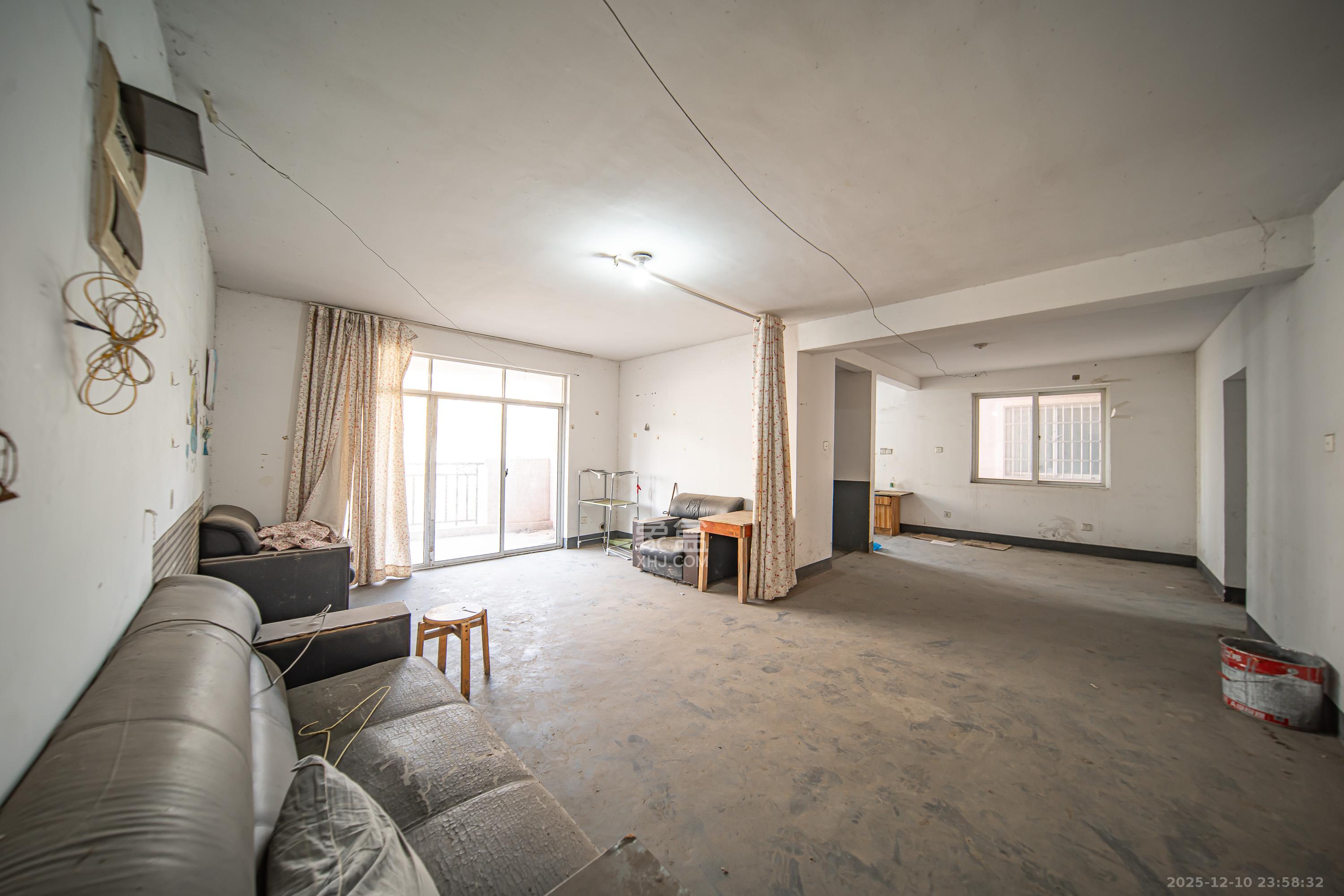 枫华府第  3室2厅2卫    44.9万