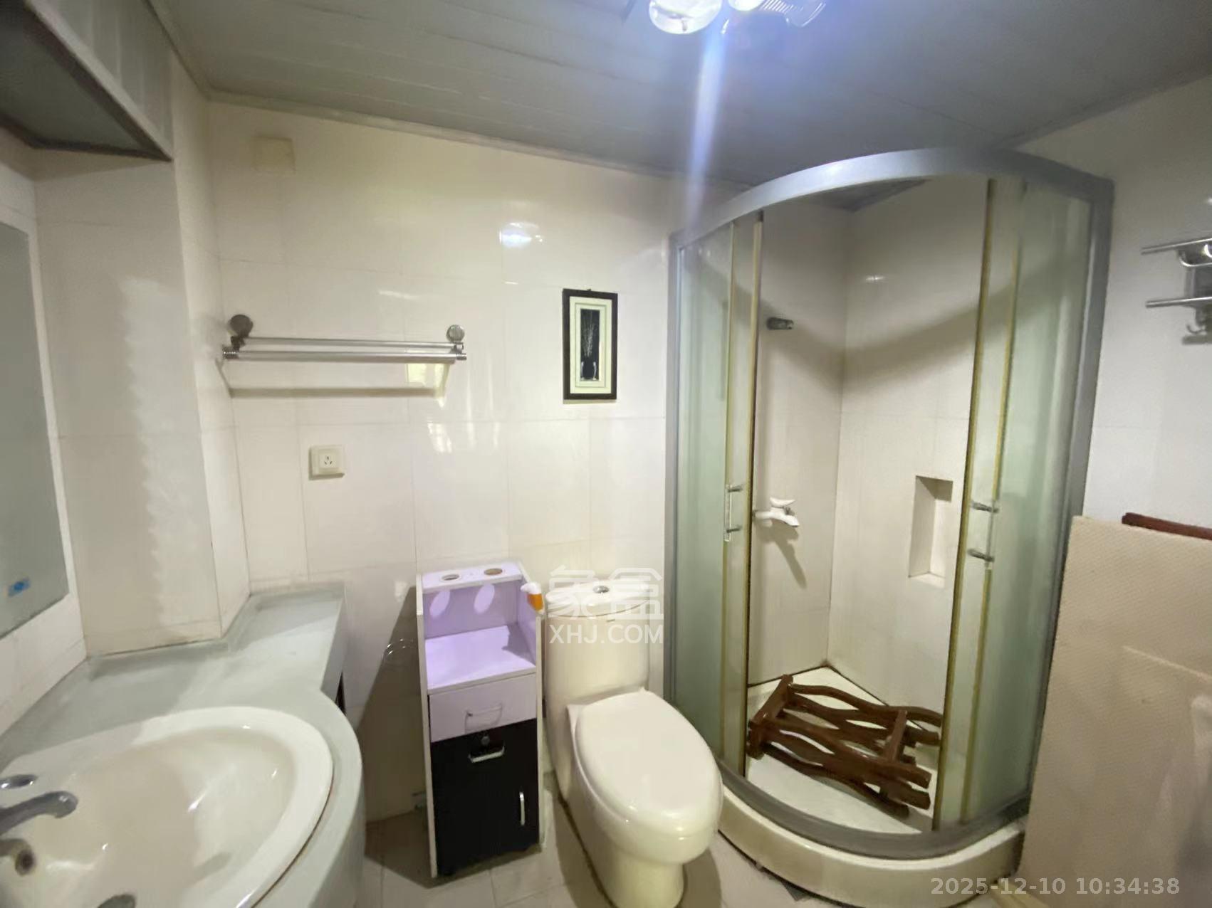 振湘园 3室2厅2卫 2400.0元/月 振湘园 3室2厅2卫 2400.0元/月室内图