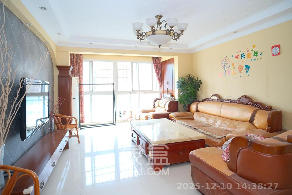 万丽景园  3室2厅2卫    2000.0元/月