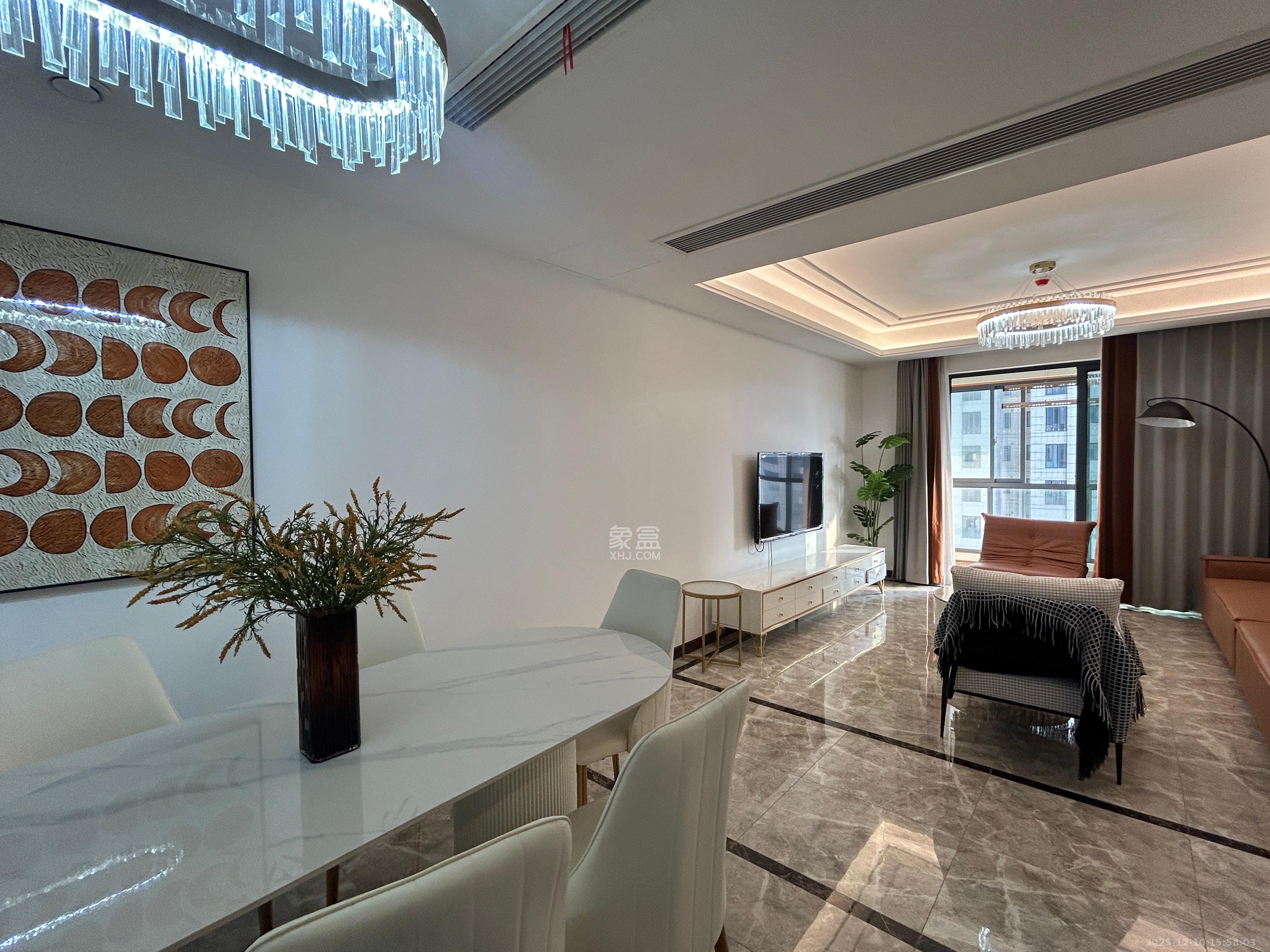 绿地长沙城际空间站（绿地新里佳苑）  4室2厅2卫    4000.0元/月室内图