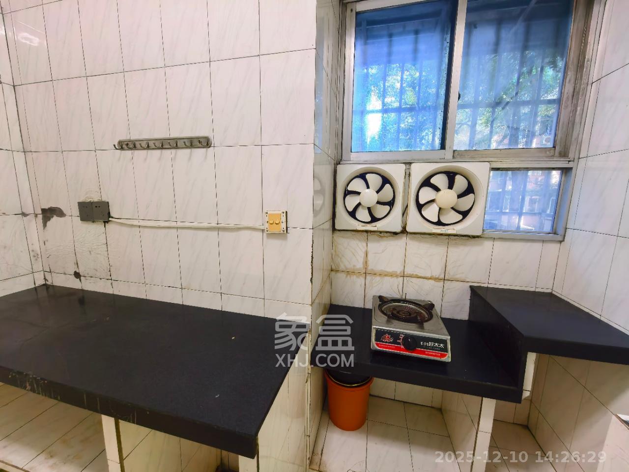 牛角塘社区  3室1厅1卫    2500.0元/月室内图