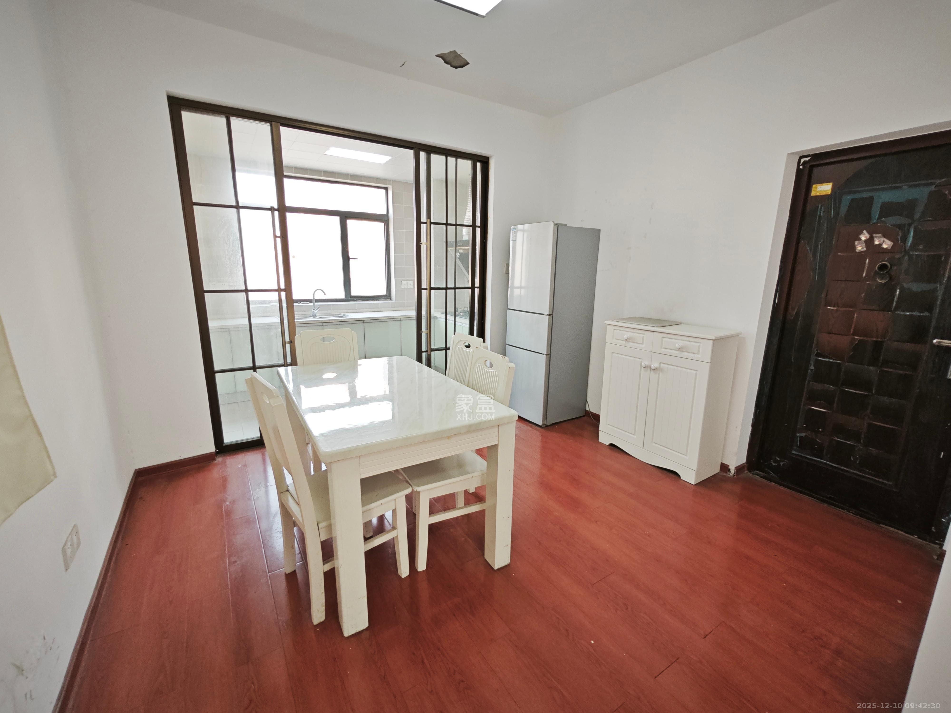 剑桥名门  3室2厅2卫    2300.0元/月室内图