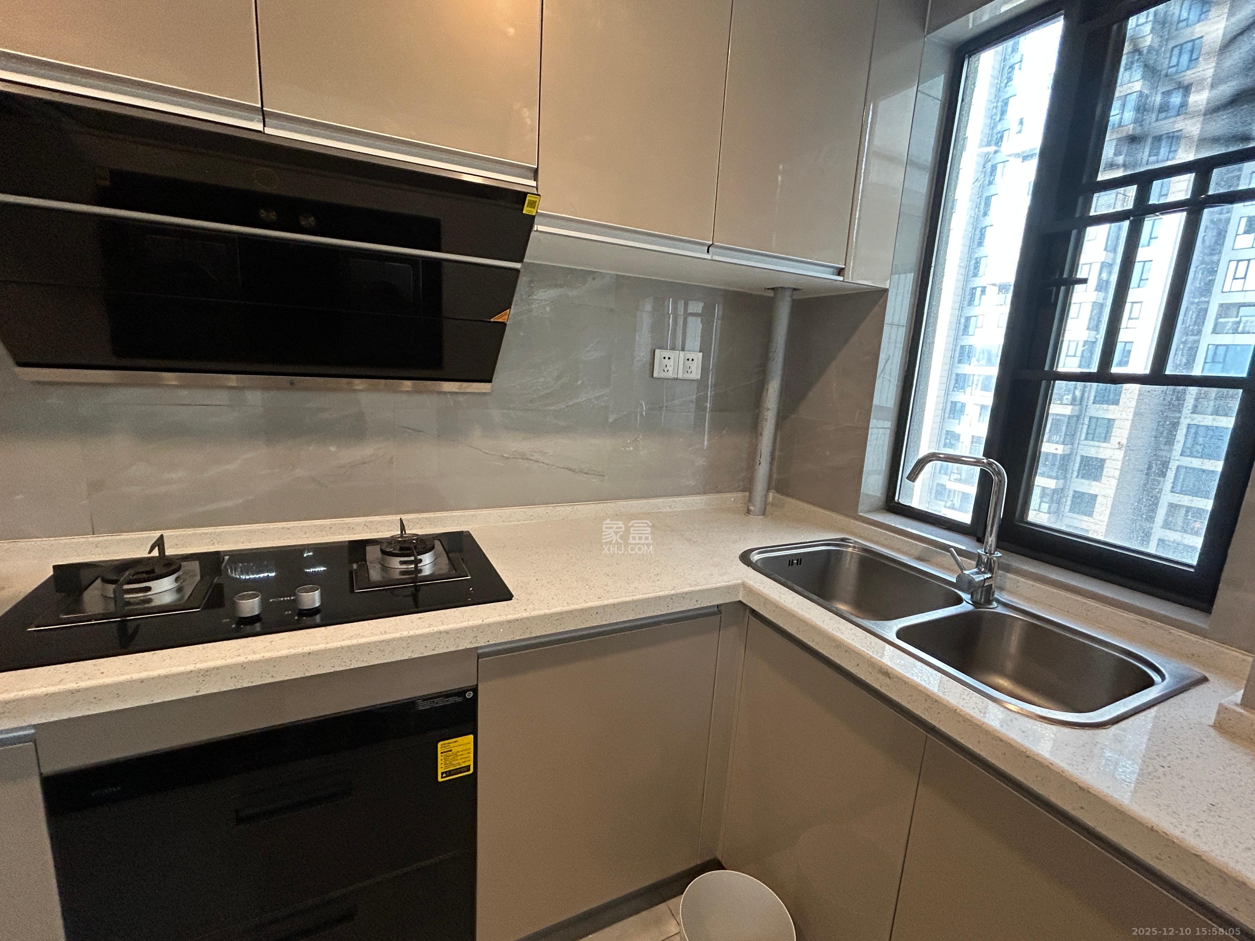 绿地长沙城际空间站(绿地新里佳苑) 4室2厅2卫 4000.0元/月 绿地长沙城际空间站(绿地新里佳苑) 4室2厅2卫 4000.0元/月室内图