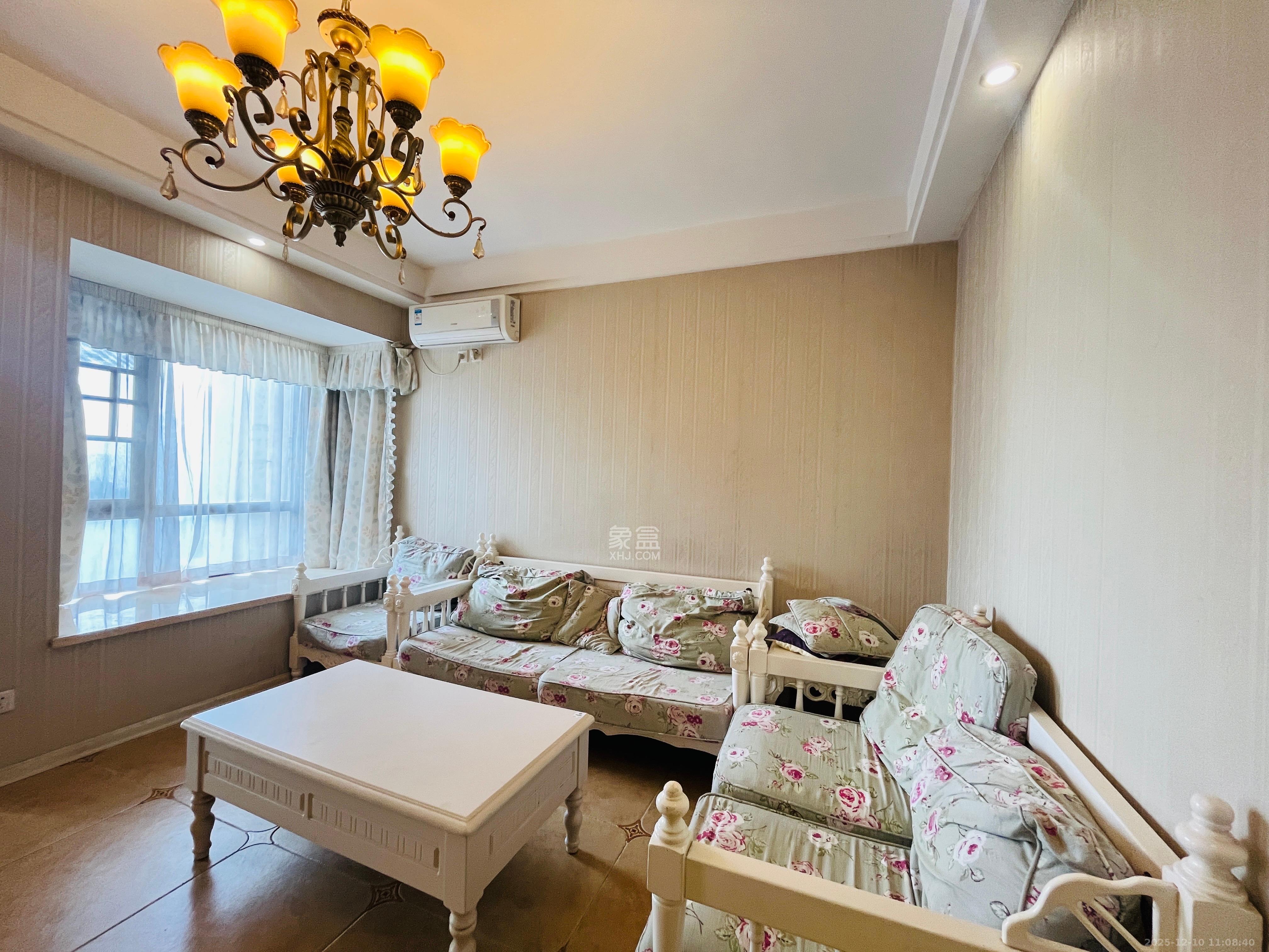 金科东方大院三四期  3室2厅1卫    2200.0元/月