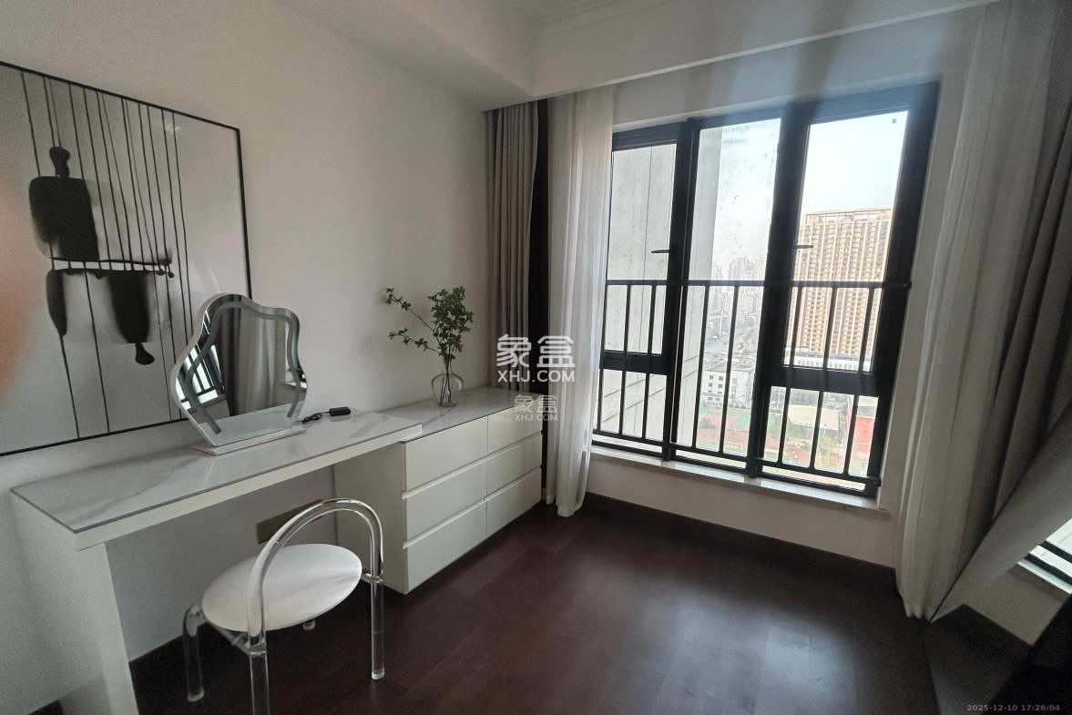 绿地长沙城际空间站(绿地新里佳苑) 4室2厅2卫 4200.0元/月 绿地长沙城际空间站(绿地新里佳苑) 4室2厅2卫 4200.0元/月室内图