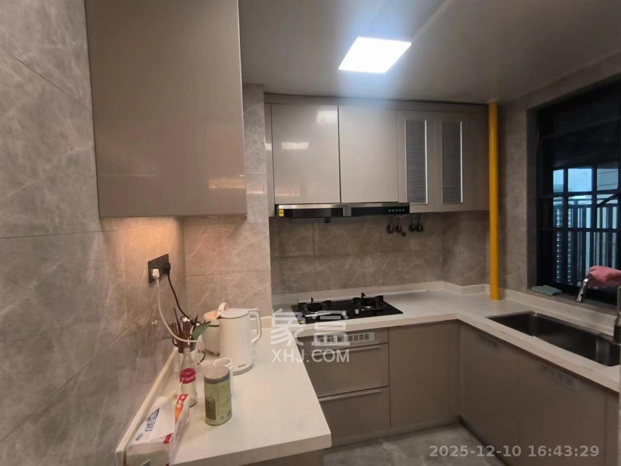 旭辉雨花郡  3室2厅2卫    4000.0元/月室内图