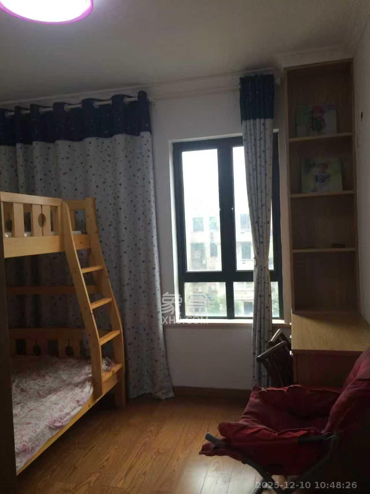 山水誉峰  3室2厅1卫    3500.0元/月室内图