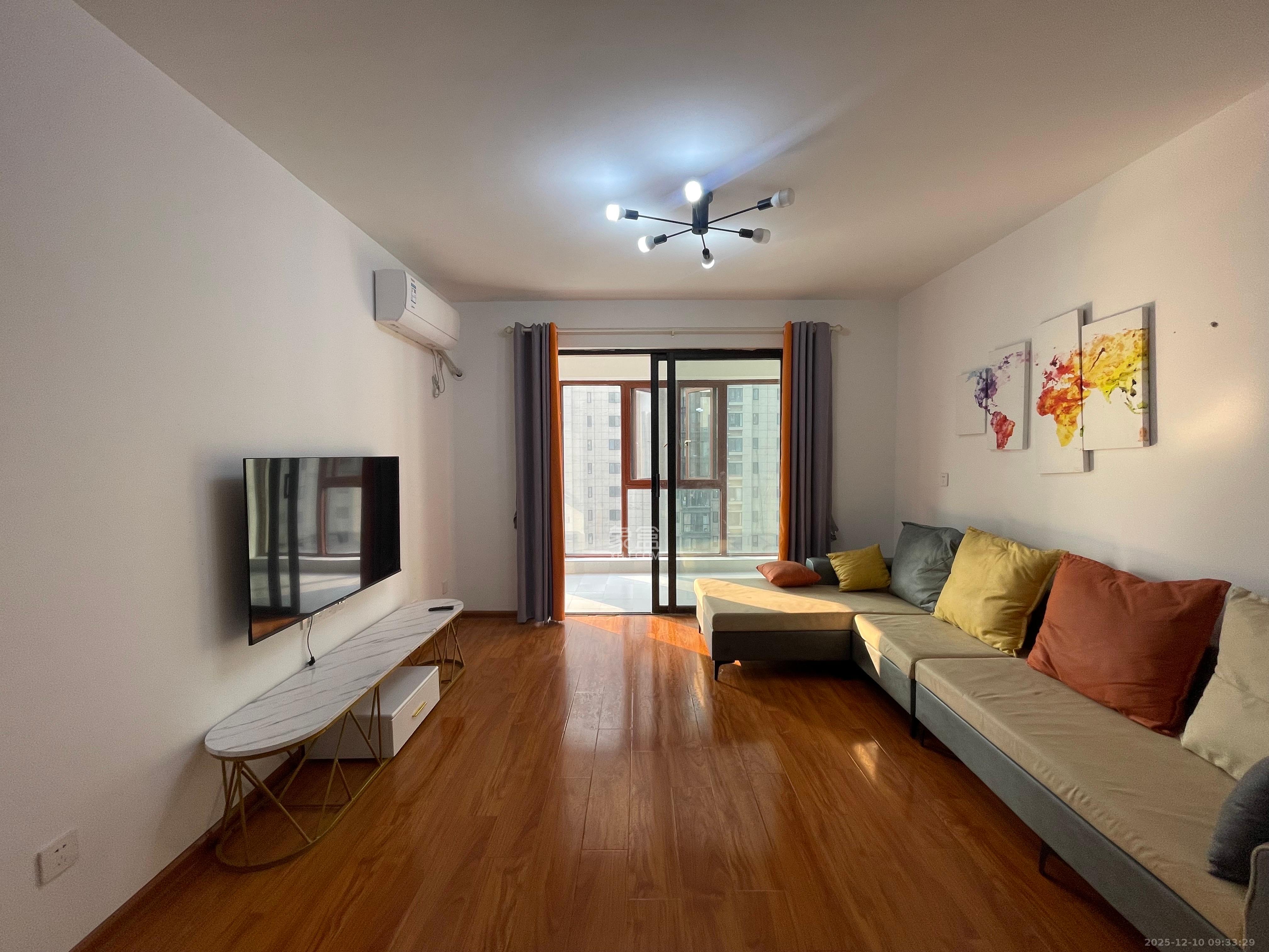 中国铁建梅溪青秀三期  4室2厅2卫    3000.0元/月