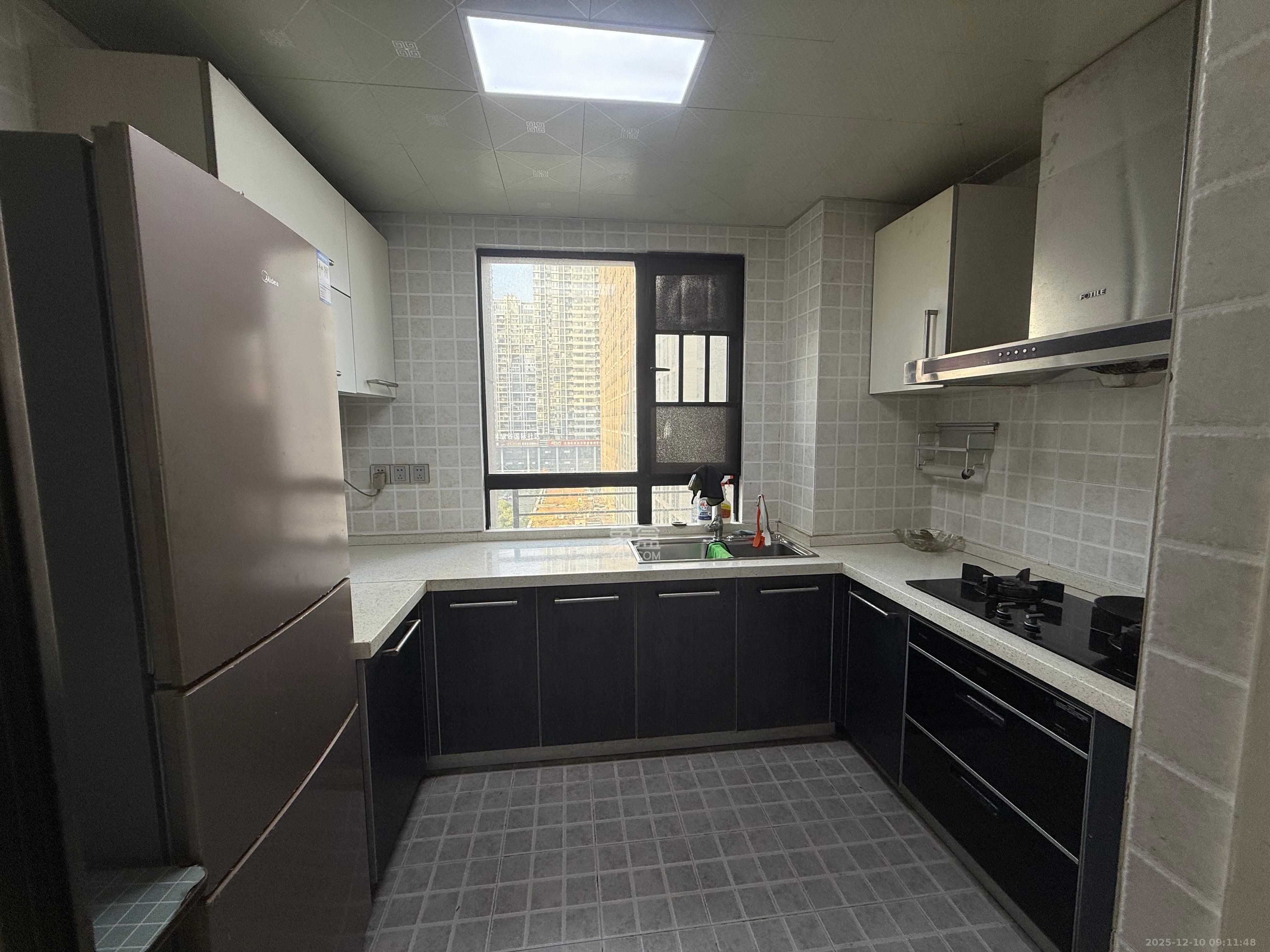 郡原广场 3室2厅2卫 3200.0元/月 郡原广场 3室2厅2卫 3200.0元/月室内图