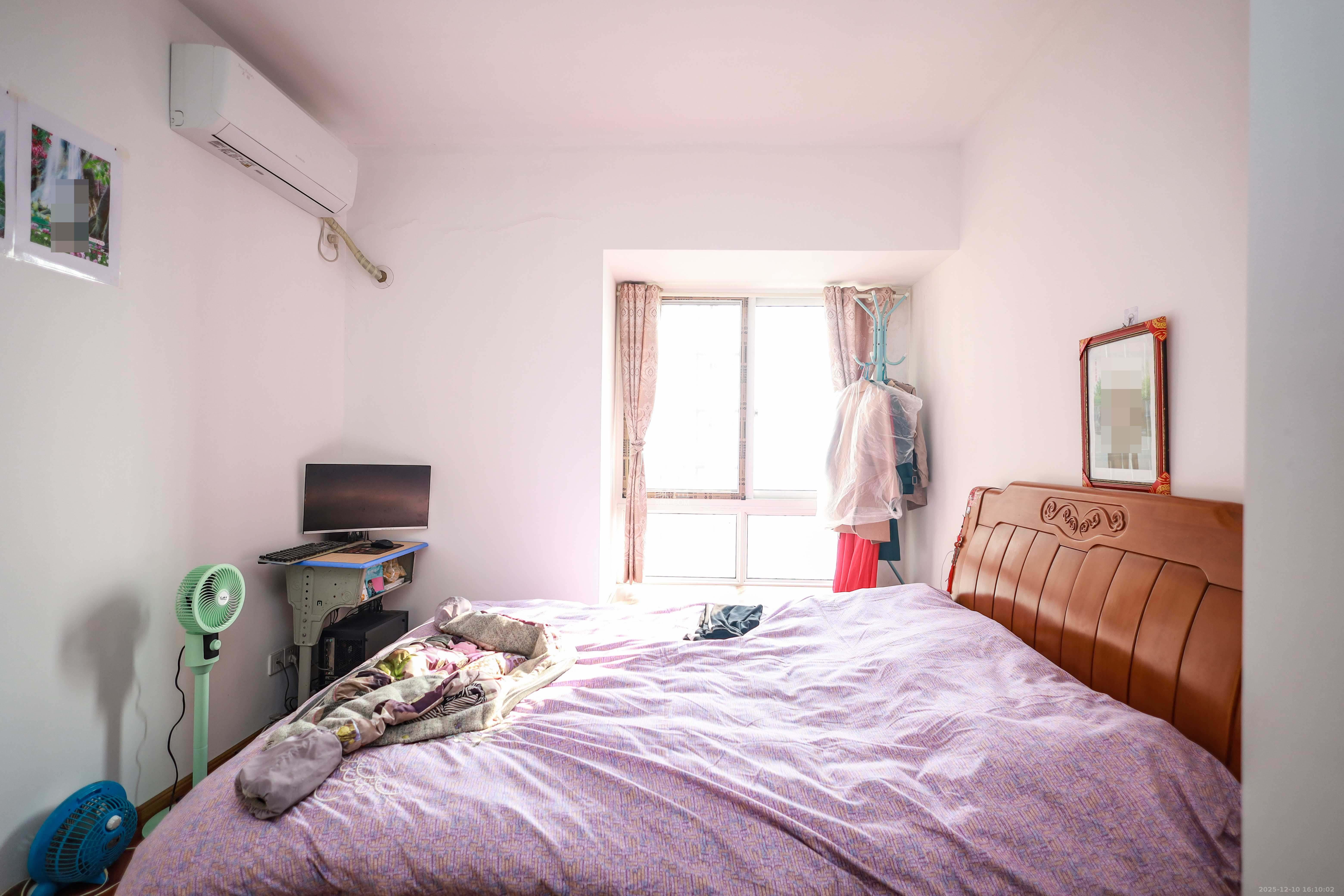 天麓尚层  3室2厅2卫    70.0万卧室