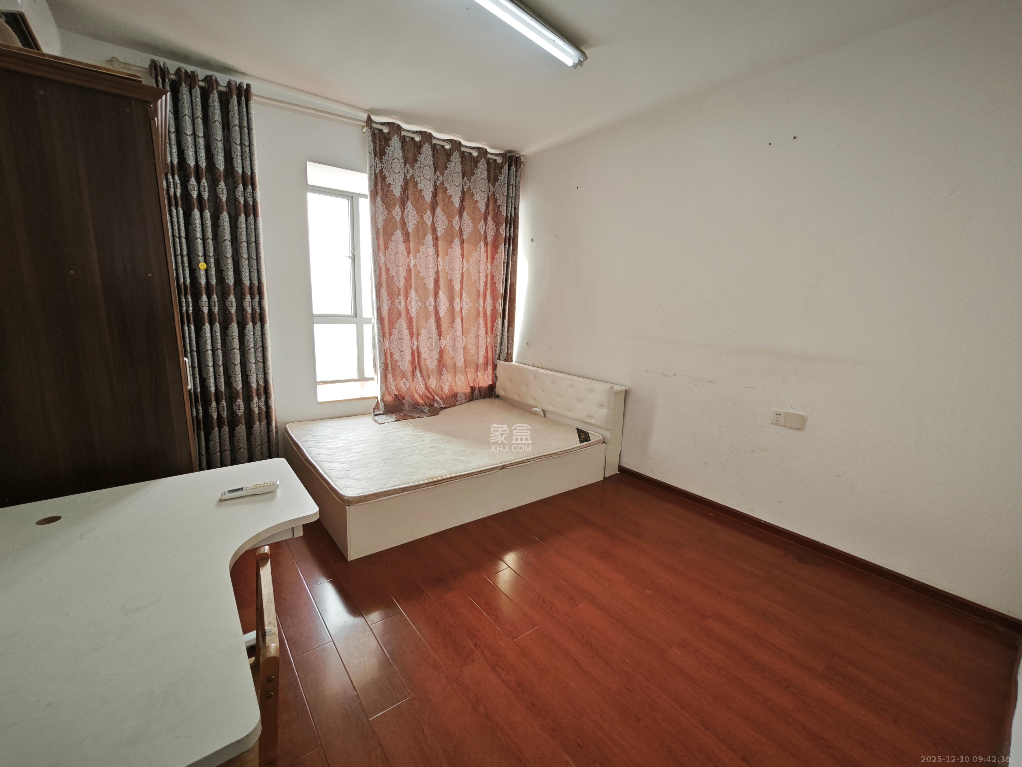 剑桥名门  3室2厅2卫    2300.0元/月室内图