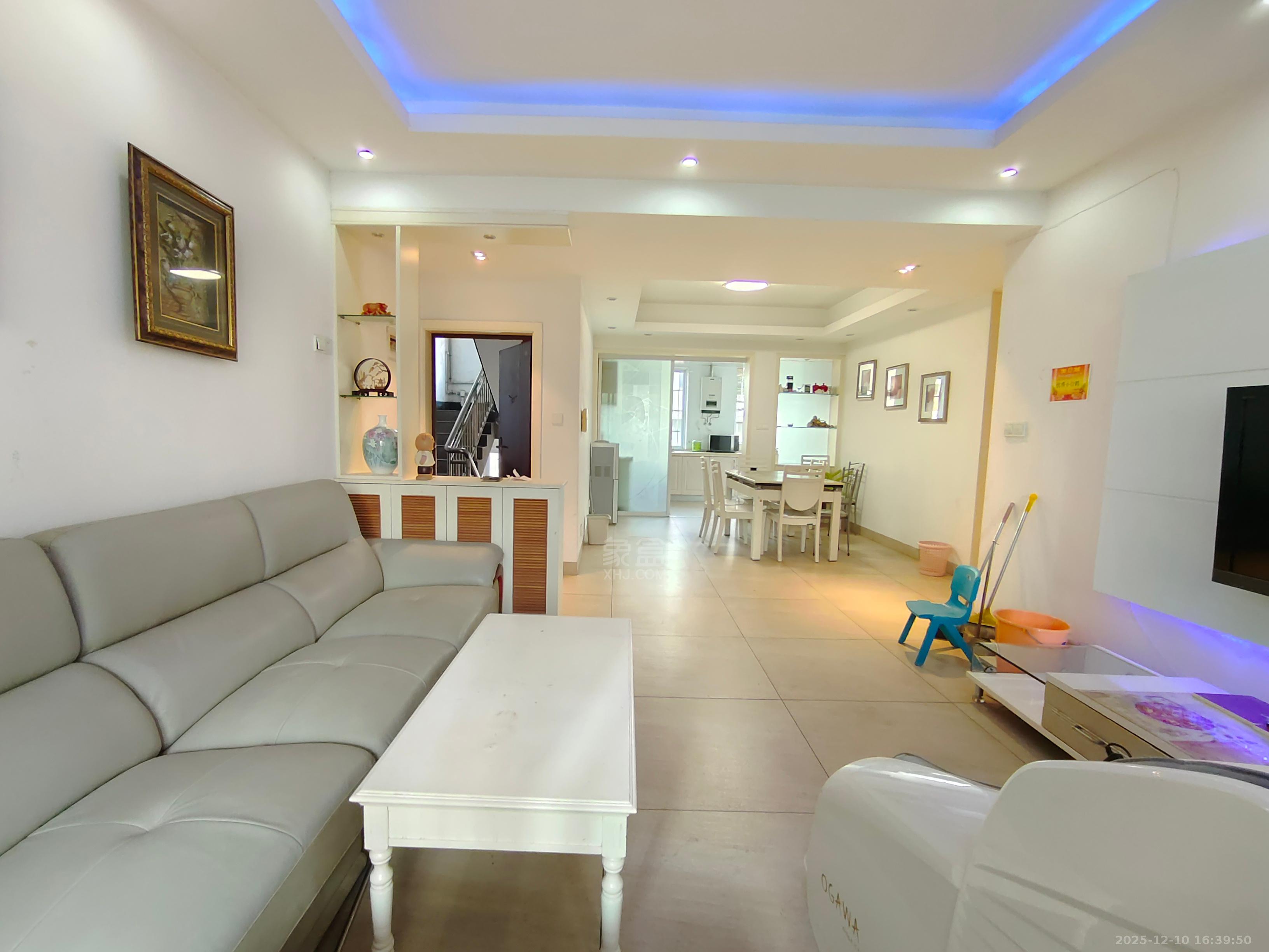 熹悦花都  4室2厅2卫    1500.0元/月室内图