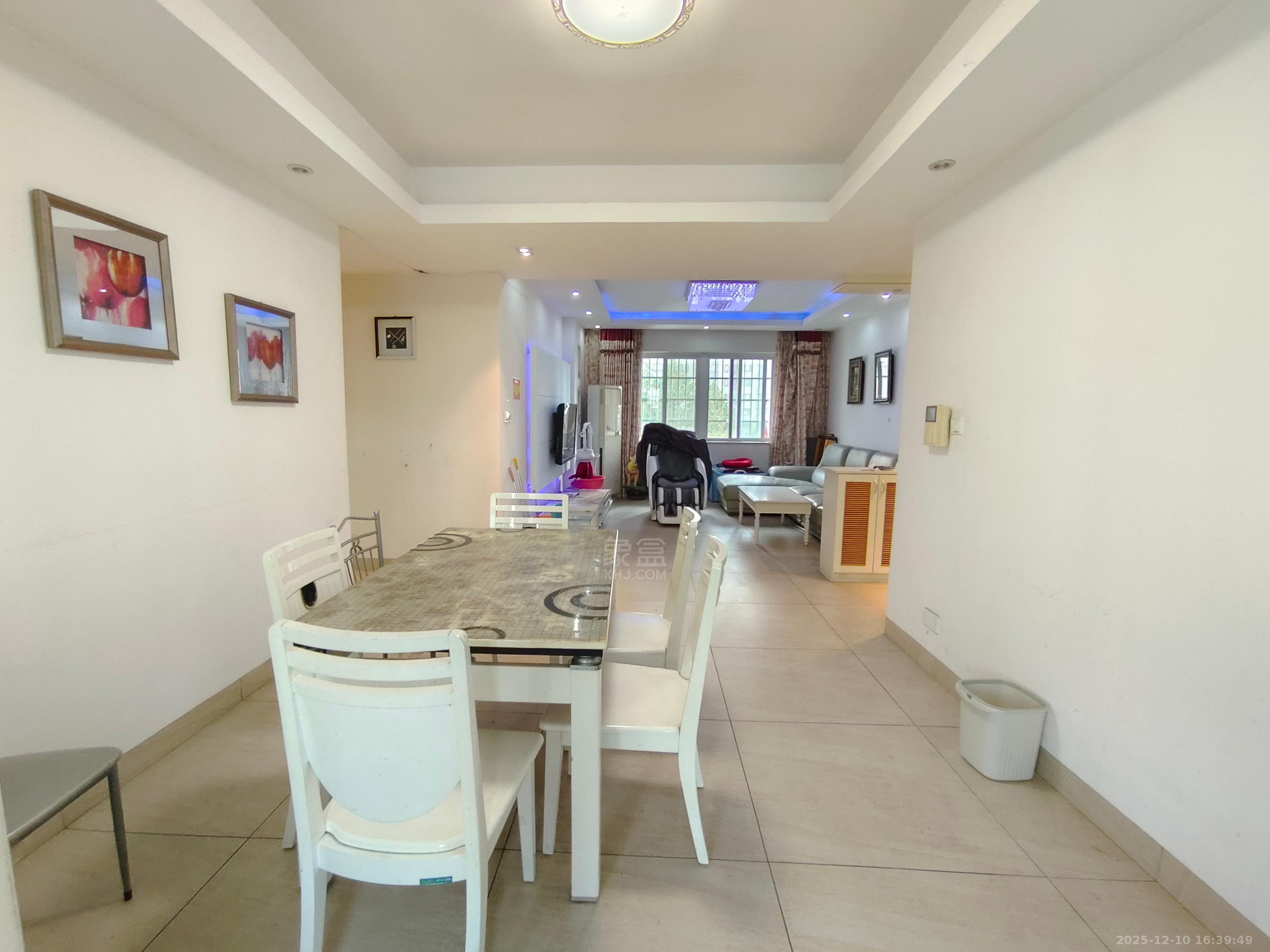 熹悦花都  4室2厅2卫    1500.0元/月室内图