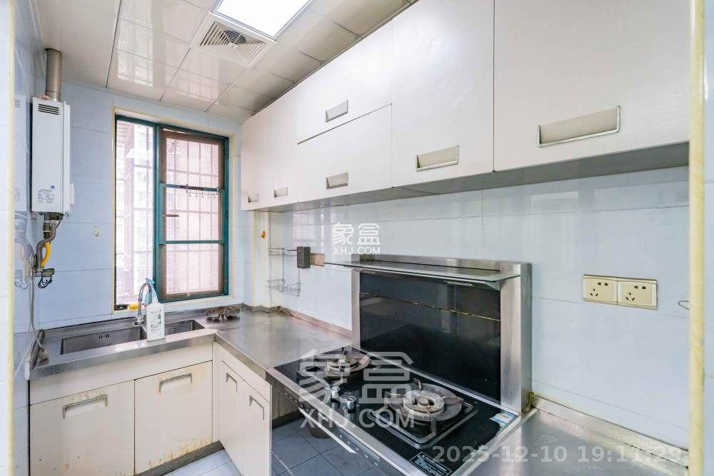 绿洲花园  3室2厅2卫    2750.0元/月室内图