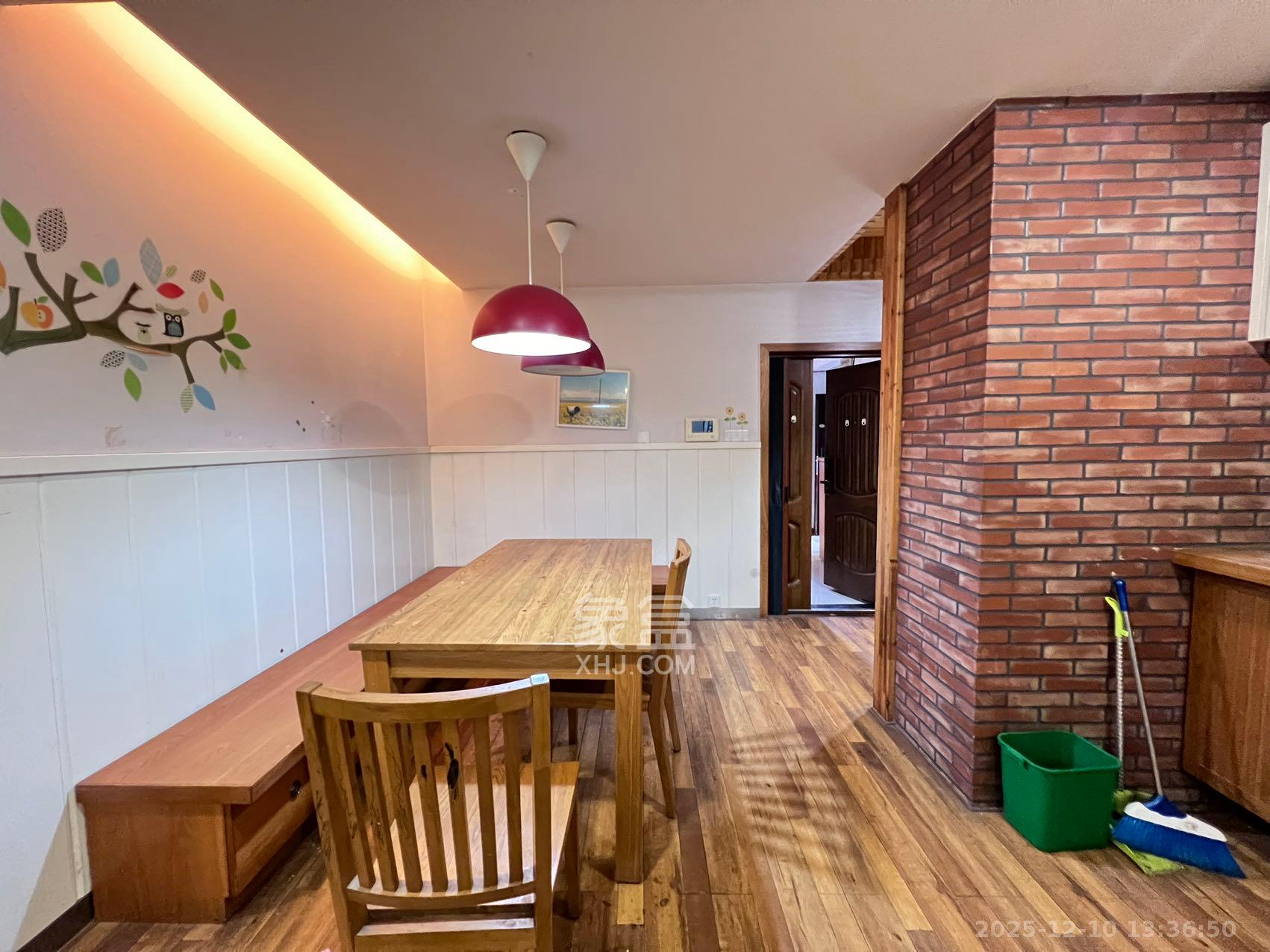 曙光泊岸  4室2厅2卫    4500.0元/月室内图