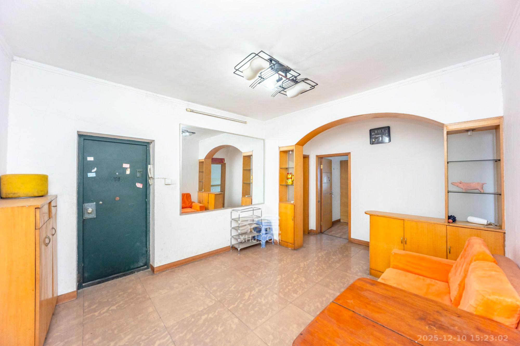 解放四村363号新族公寓 4室2厅1卫 2000.0元/月 解放四村363号新族公寓 4室2厅1卫 2000.0元/月室内图