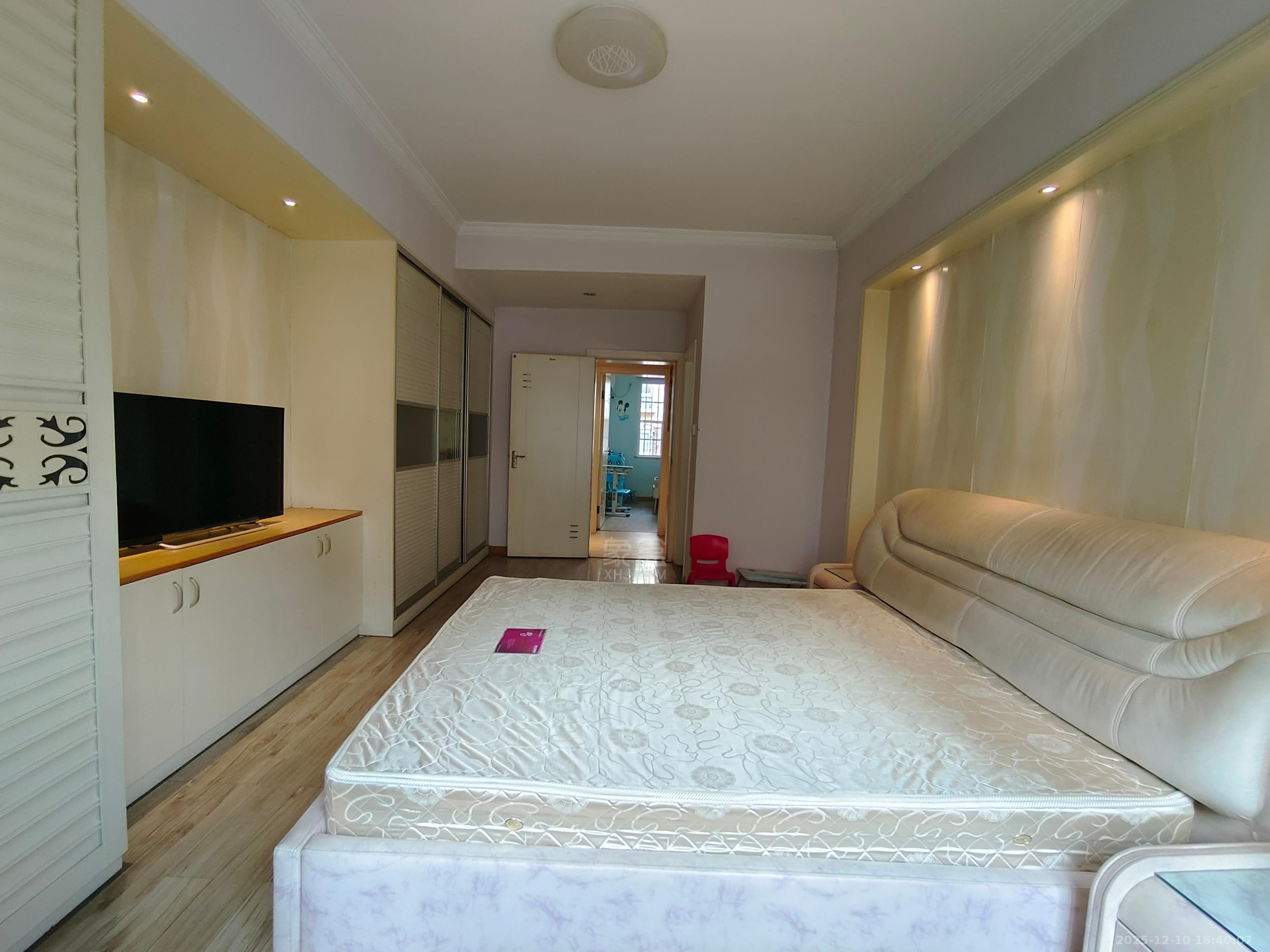 熹悦花都  4室2厅2卫    1500.0元/月室内图