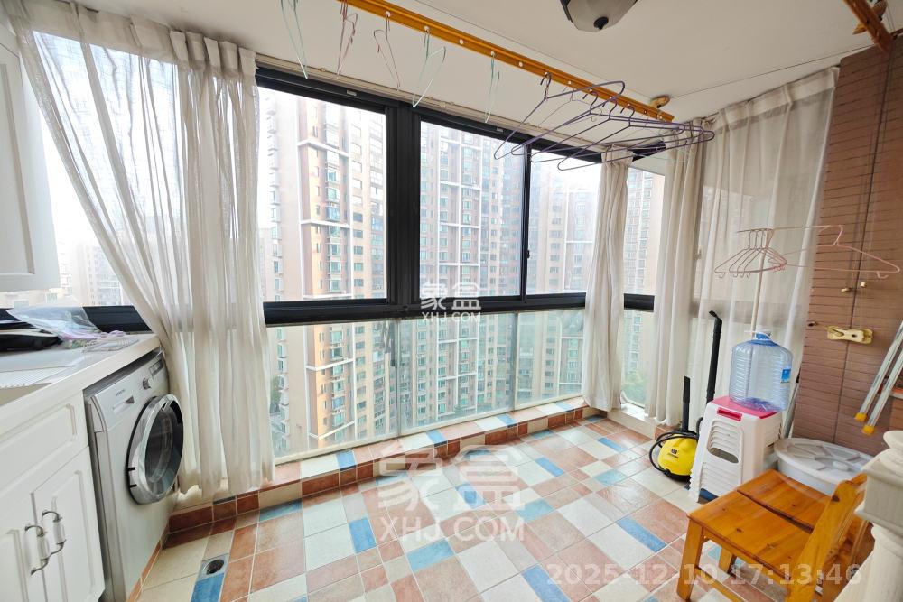 新城新世界一二三期  3室2厅2卫    3800.0元/月室内图