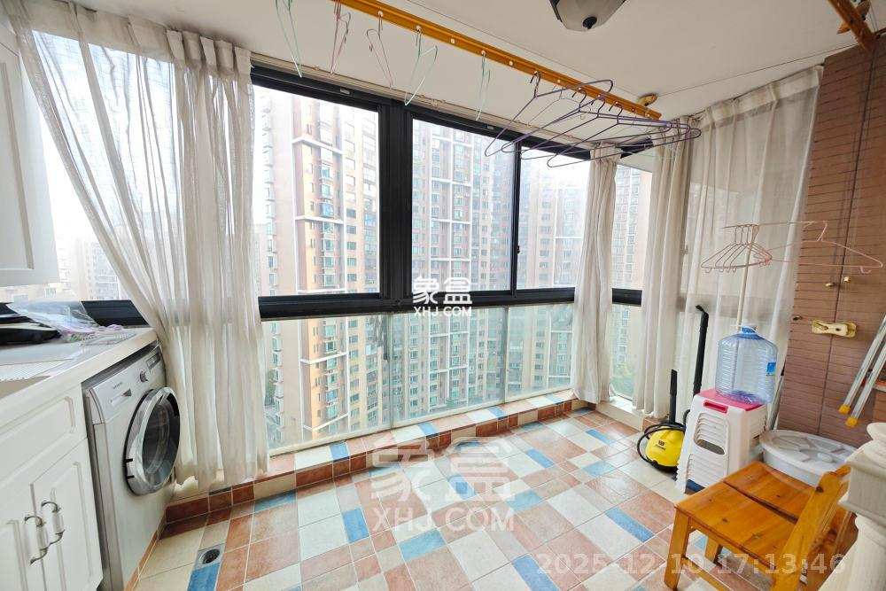 新城新世界一二三期 3室2厅2卫 3800.0元/月 新城新世界一二三期 3室2厅2卫 3800.0元/月室内图