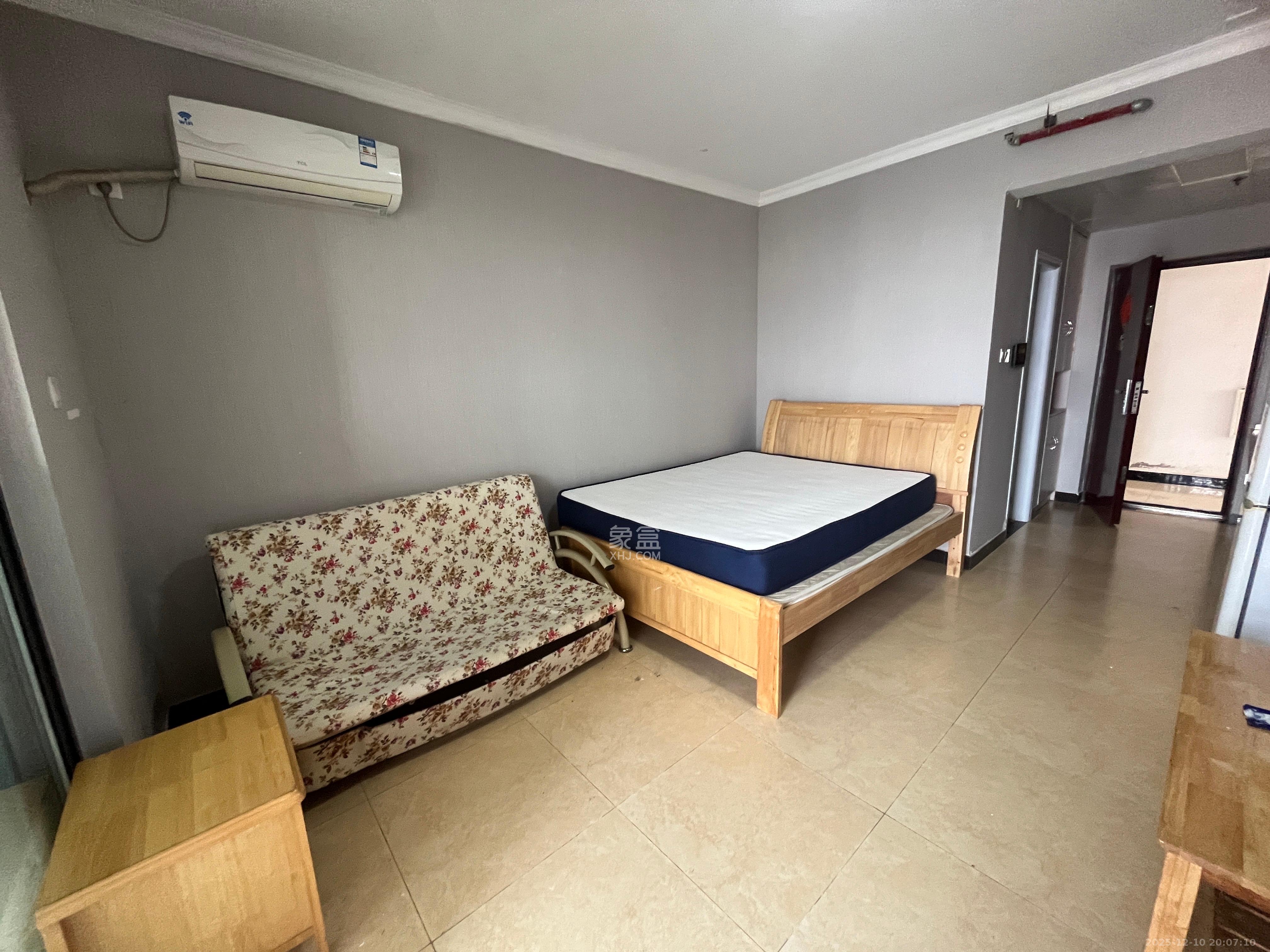 华润五彩城  1室1厅1卫    1150.0元/月