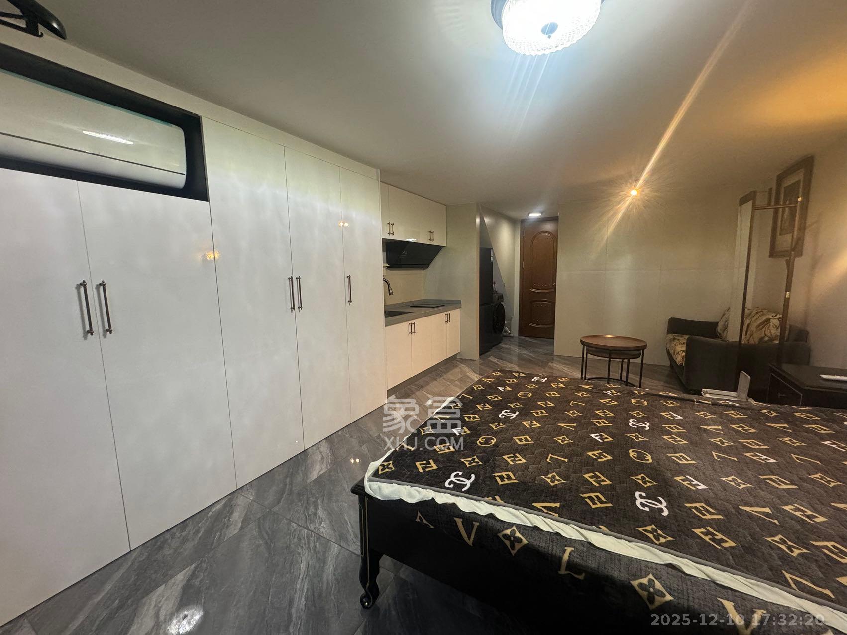 世茂璀璨天城公寓  1室1厅1卫    1500.0元/月室内图