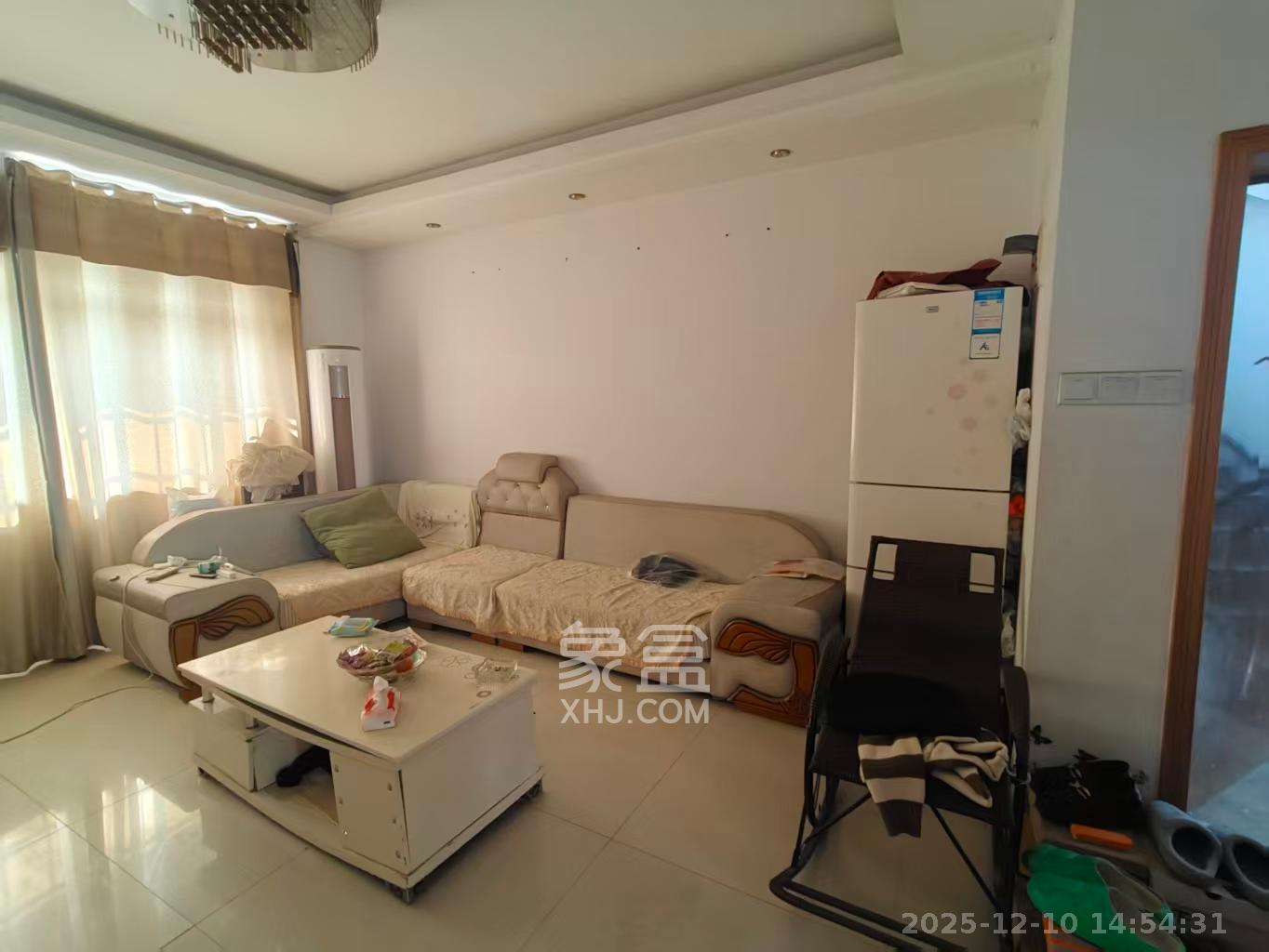 泉水塘小区  3室2厅2卫    2000.0元/月