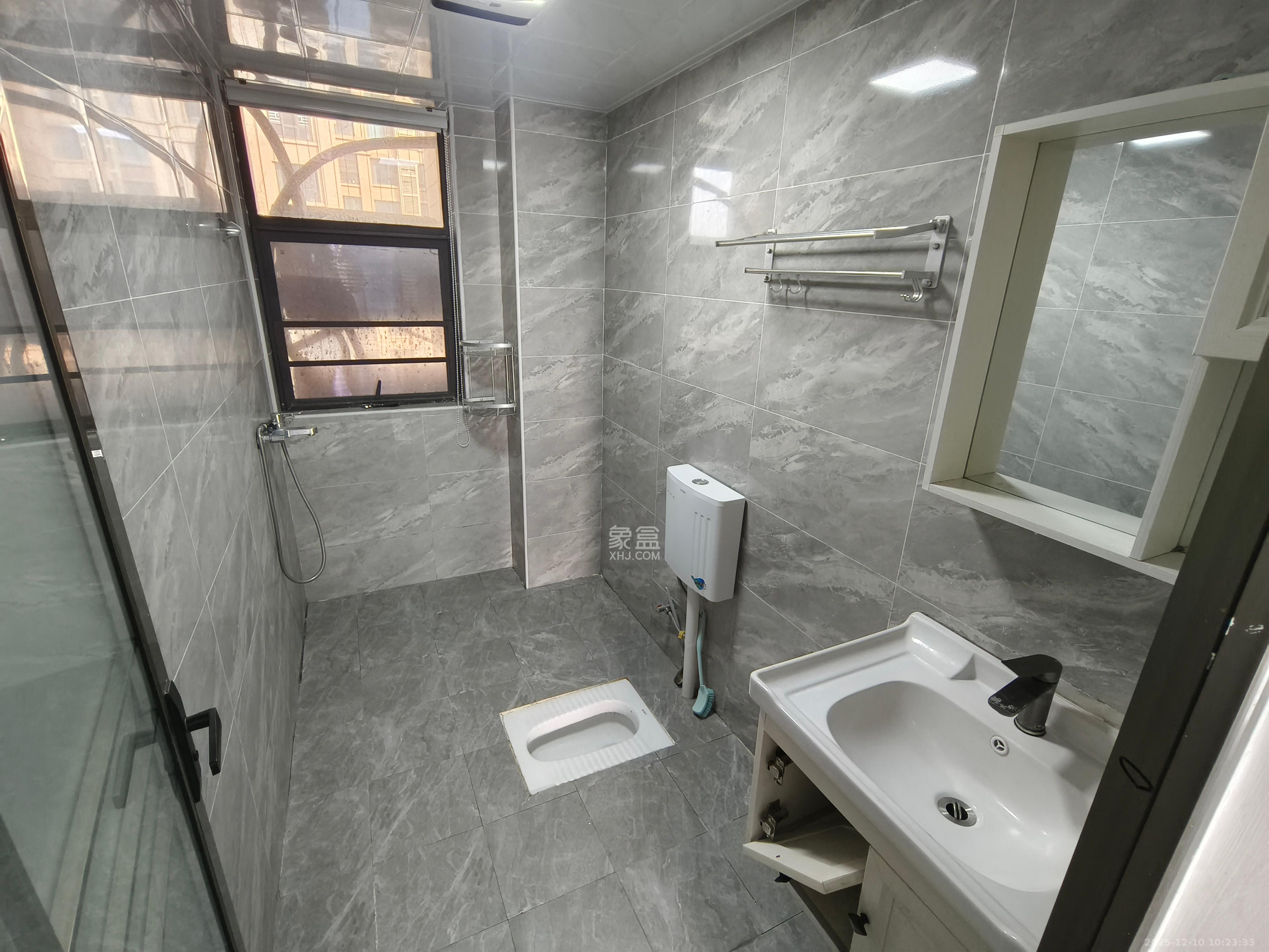 润和又一城  4室2厅2卫    2500.0元/月室内图