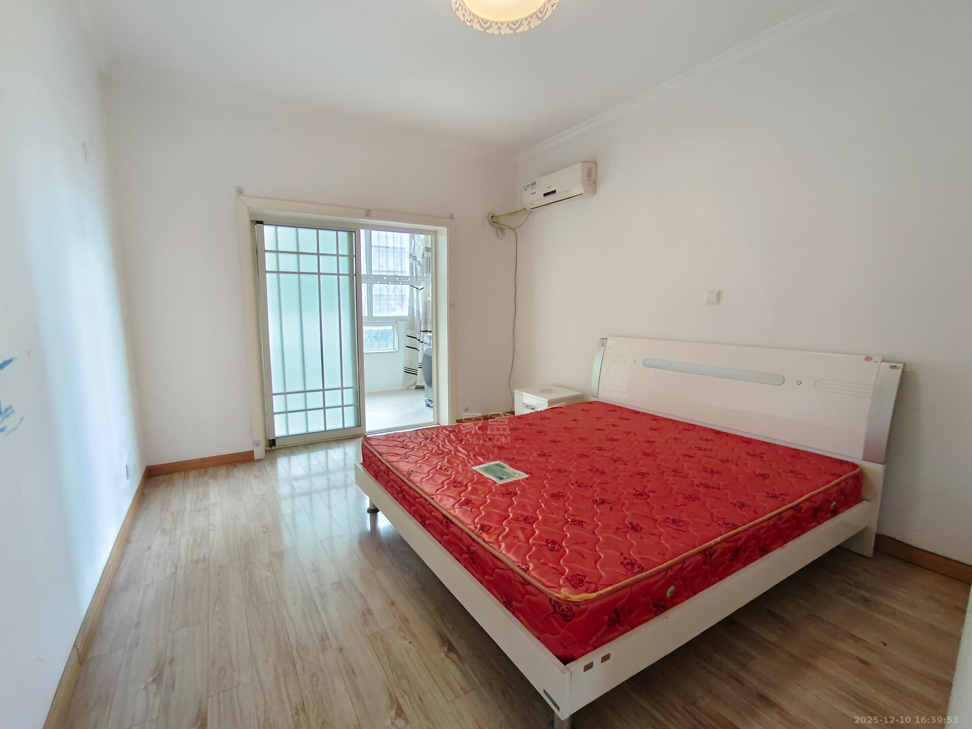 熹悦花都  4室2厅2卫    1500.0元/月室内图