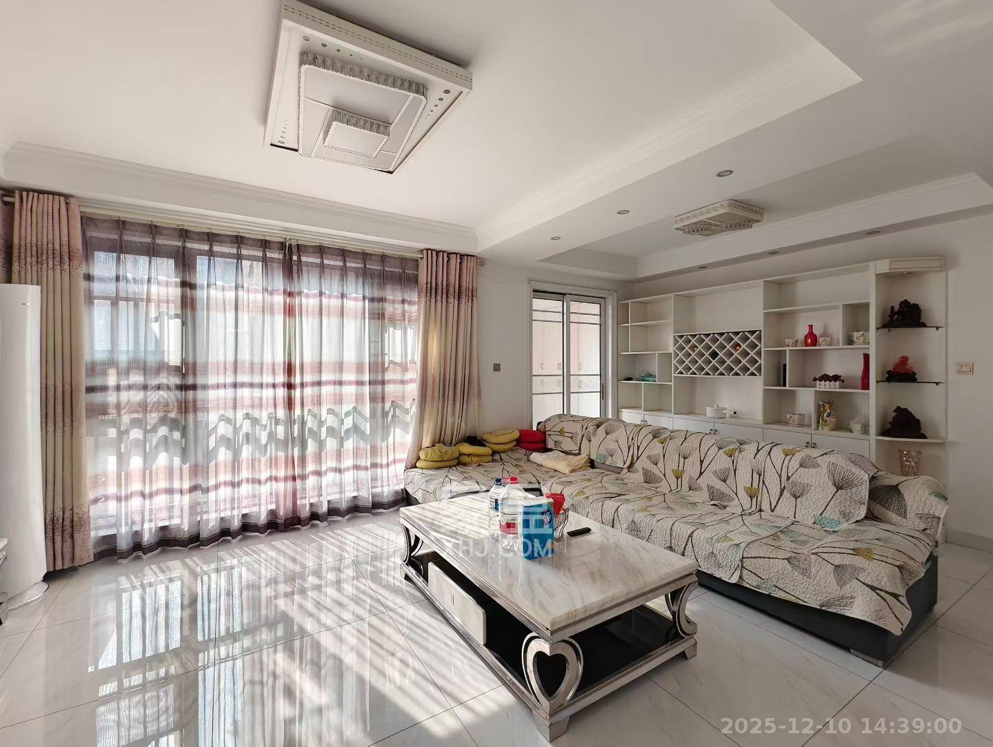 鑫远和城（一、二期）  3室2厅2卫    2600.0元/月