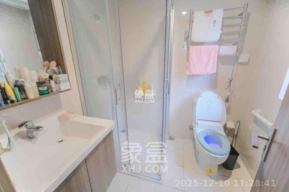 保利香槟国际  3室2厅2卫    1900.0元/月室内图